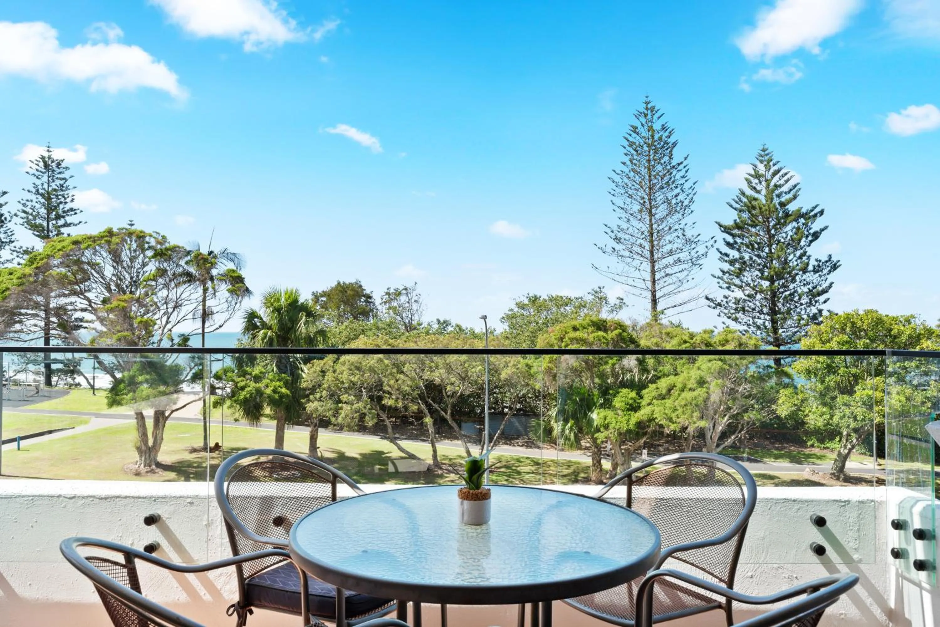 Three-Bedroom Apartment with Balcony in Windward Apartments