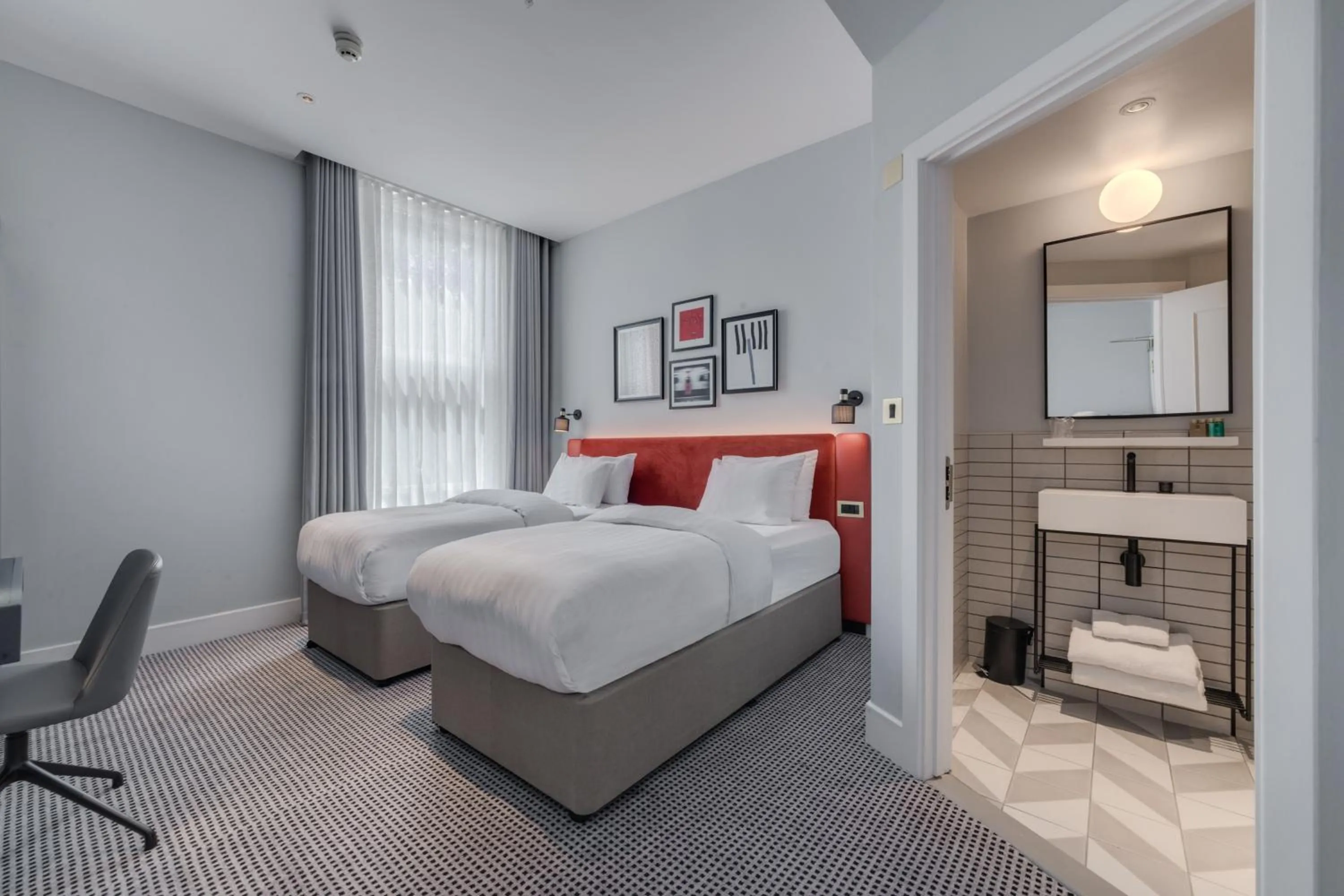 Superior Twin Room in Mornington Hotel London Kensington, BW Premier Collection