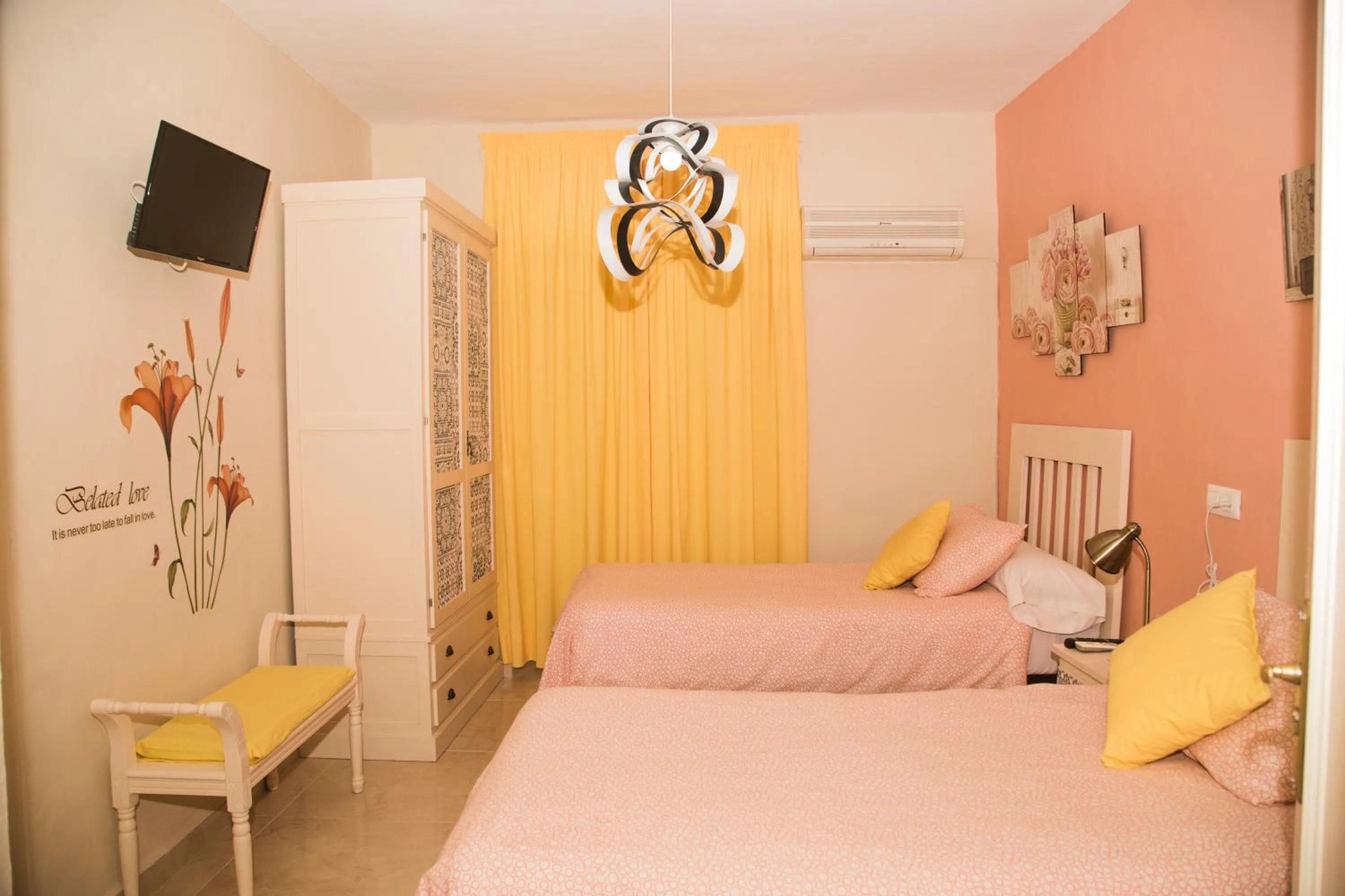 Deluxe Twin Room in Pension Internacional