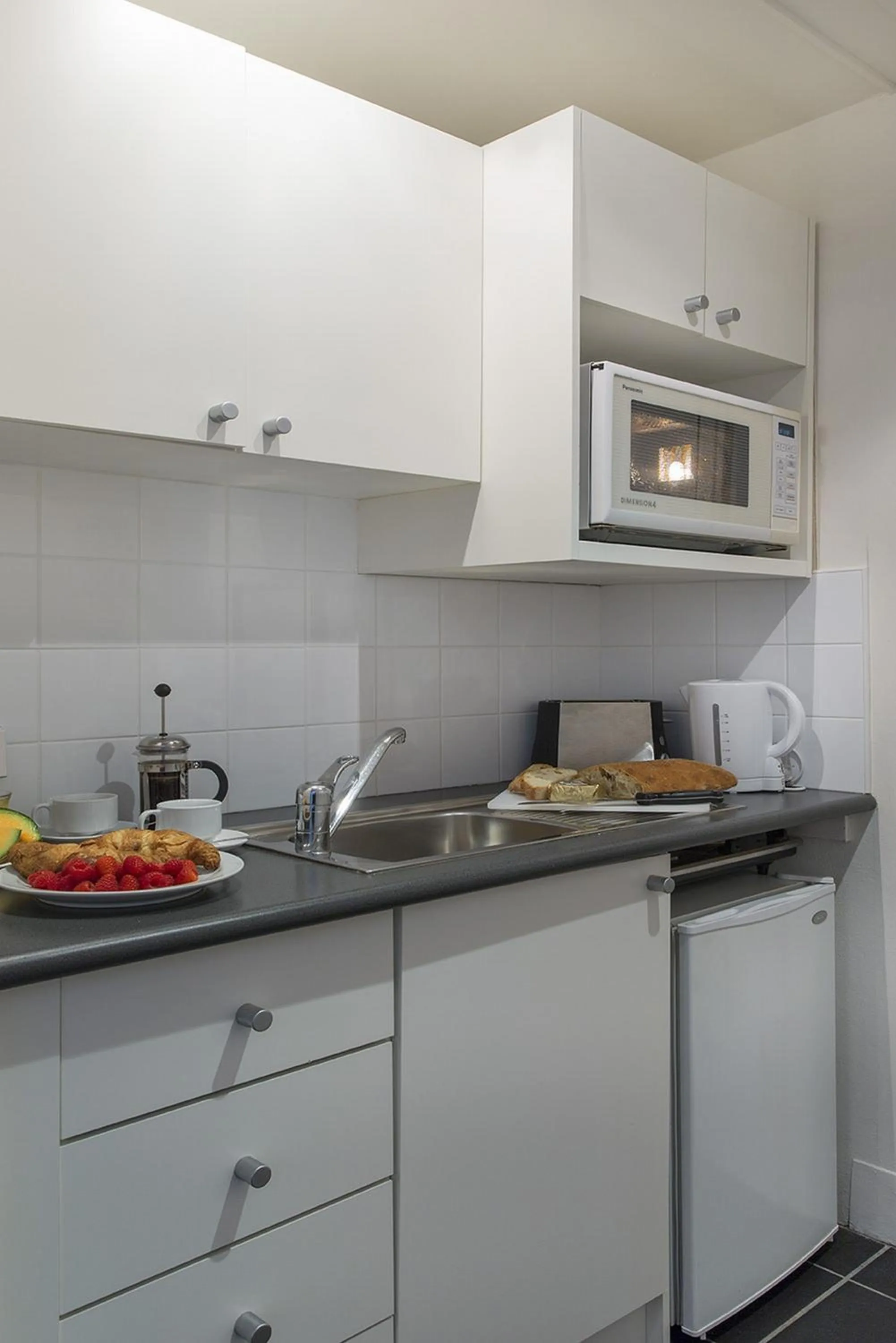 Twin Studio with District View  in Macleay Hotel