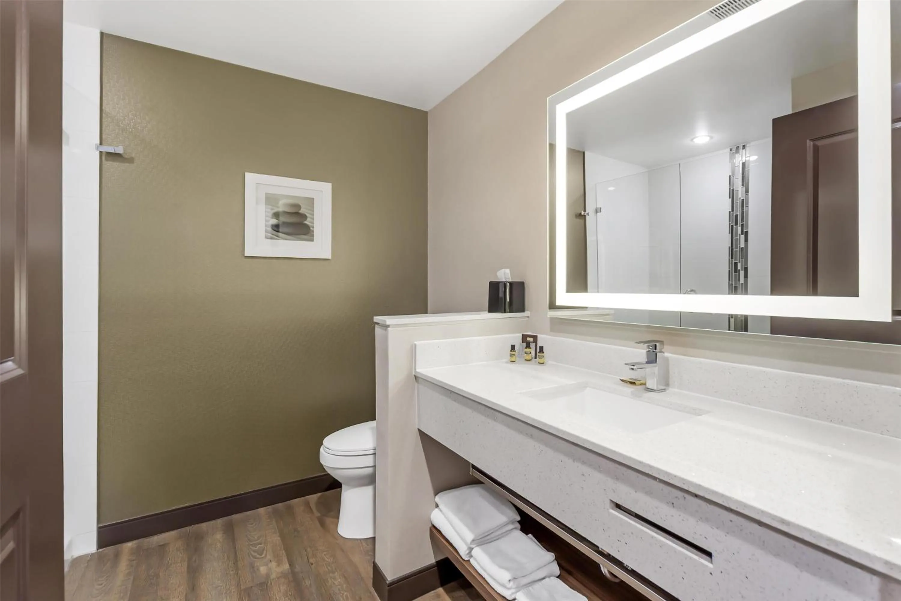 King Suite in Best Western Plus Hinton Inn & Suites