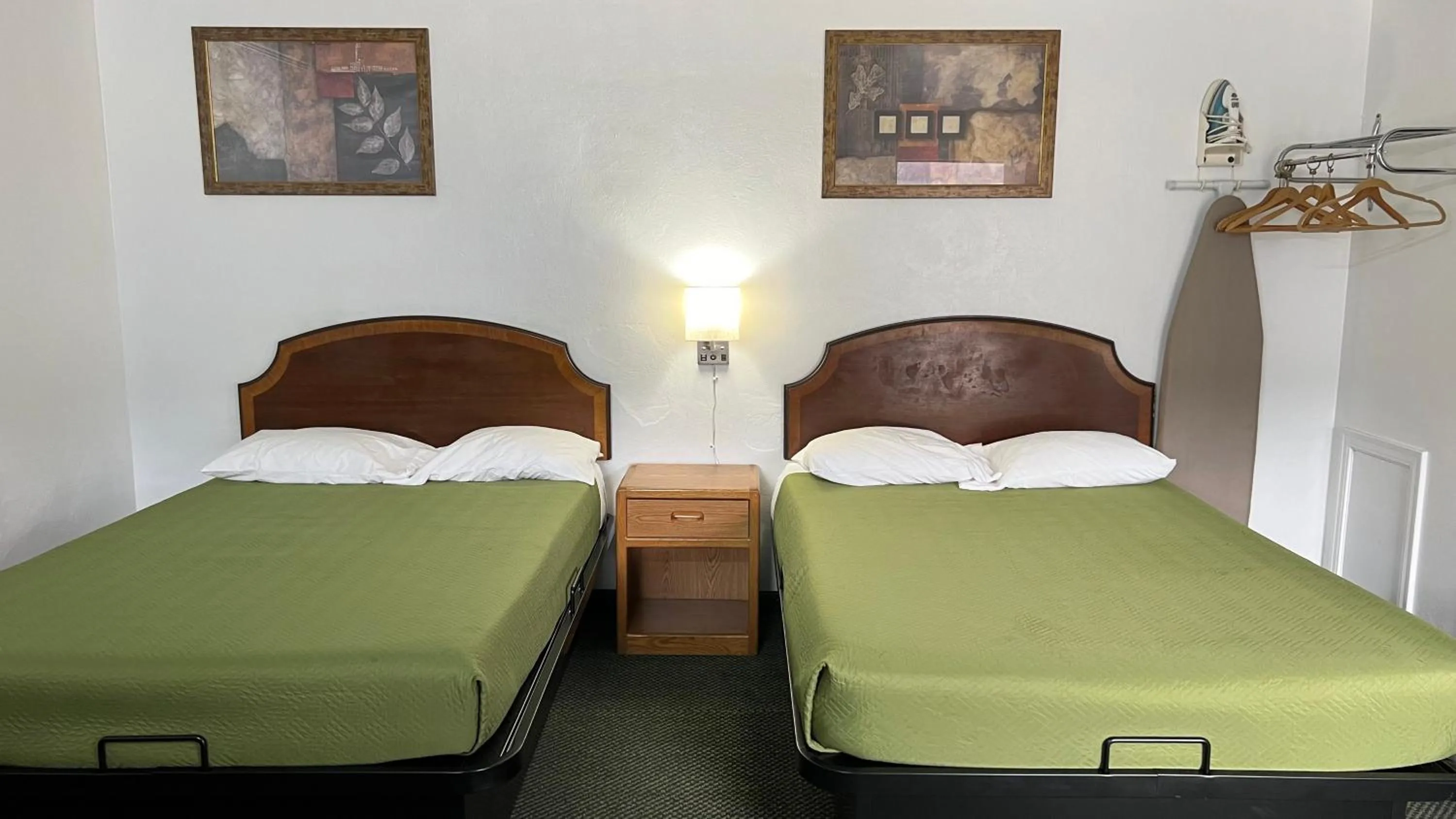 Queen Room with Two Queen Beds in Relax Inn Altoona