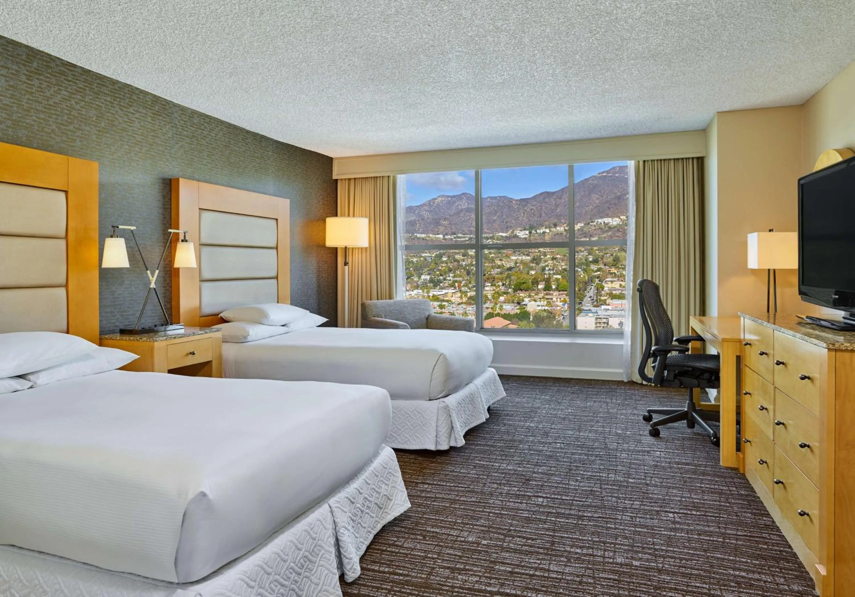 Executive Double Room with Two Double Beds - single occupancy in Hilton Los Angeles North-Glendale & Executive Meeting Center