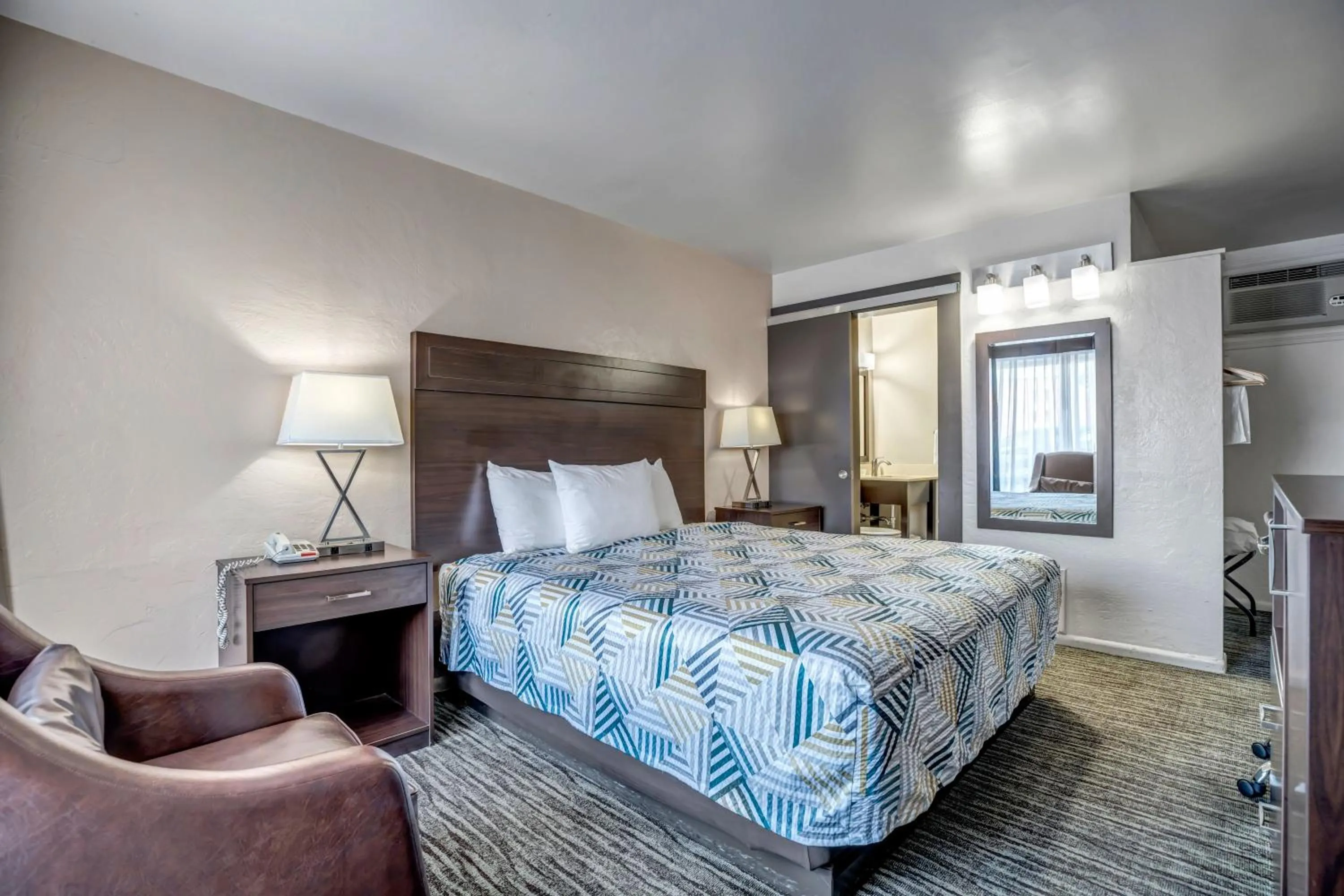 King Room - Non-Smoking in Eastside Lodge