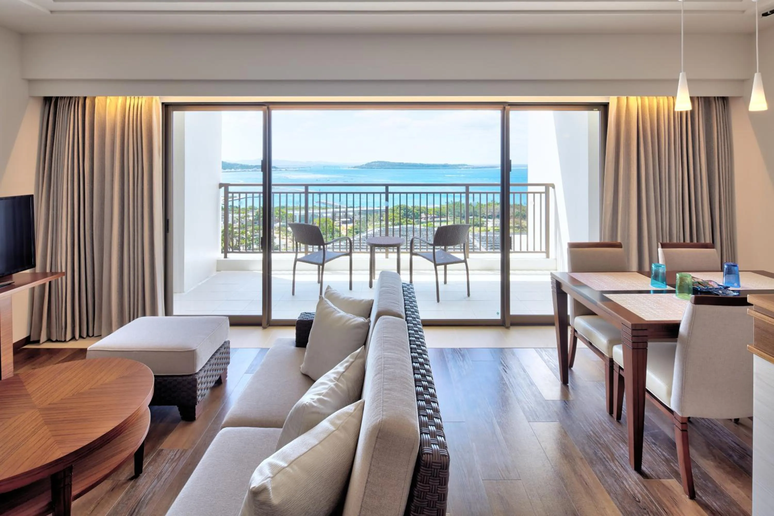 Superior Room with Sea View  - High Floor in Ala Mahaina Condo Hotel