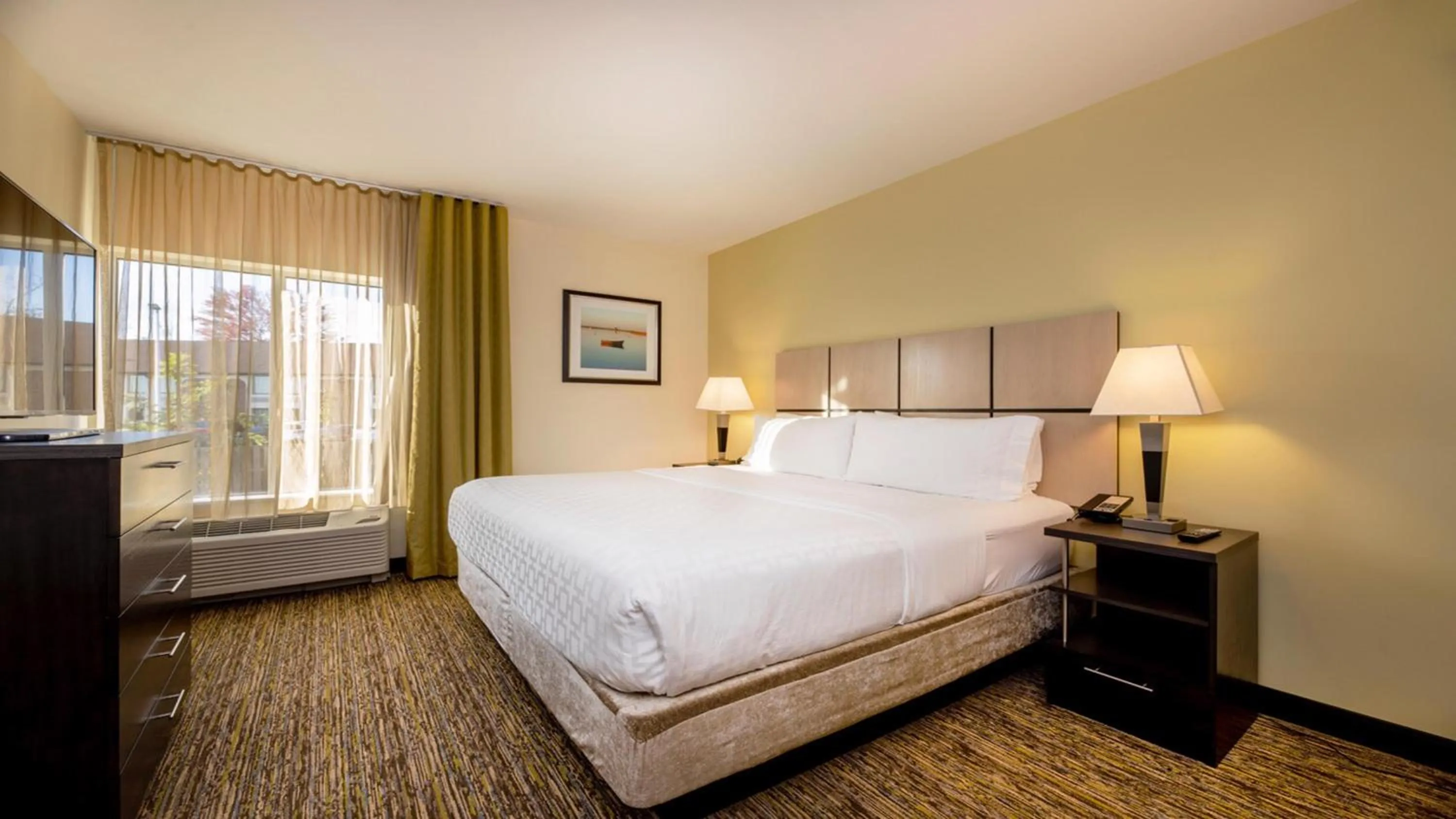 King Room - Mobility Access Tran Shower /Non-Smoking in Candlewood Suites - Dumfries - Quantico by IHG