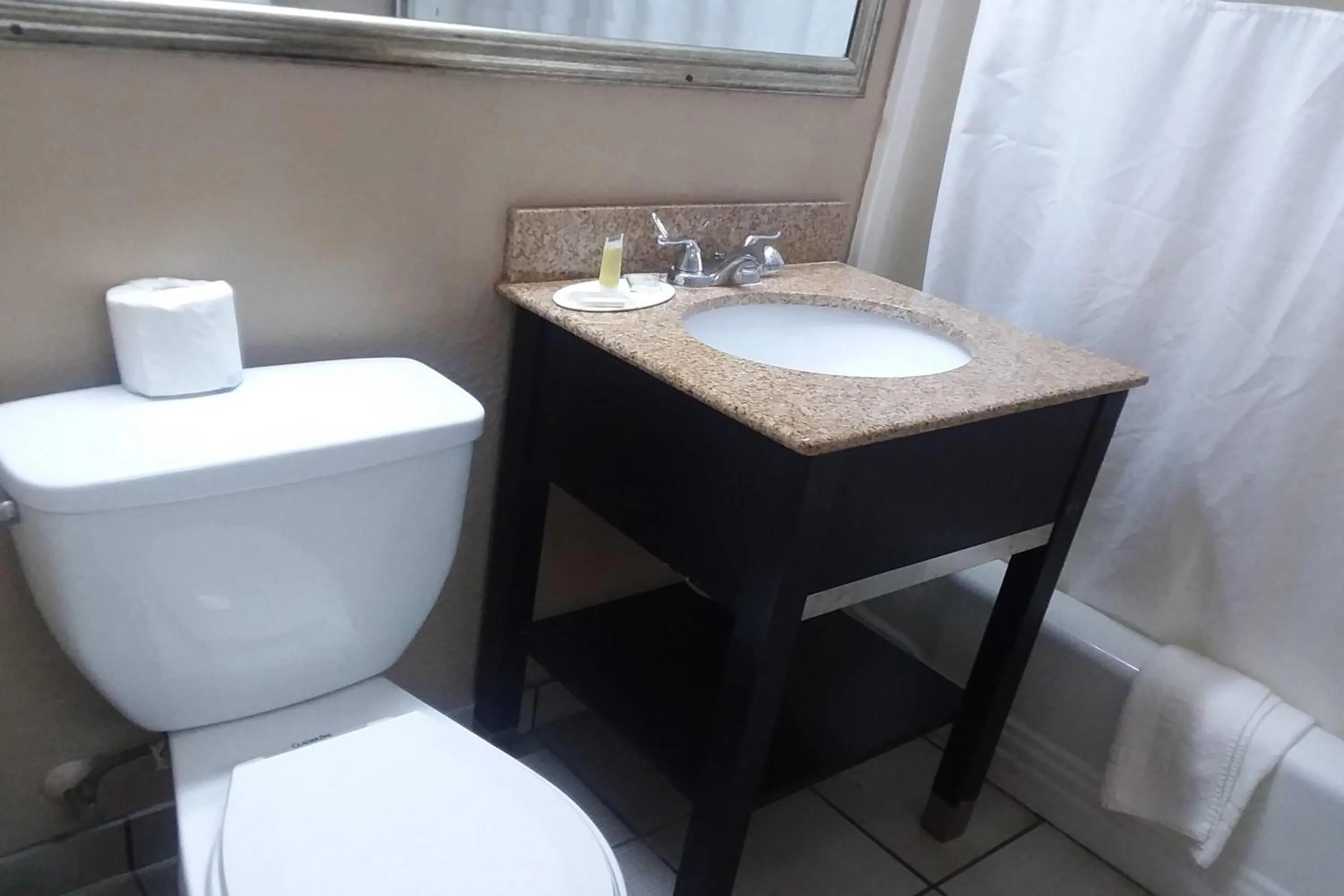 King Room -Smoking in Howard Johnson by Wyndham Historic Lake Charles