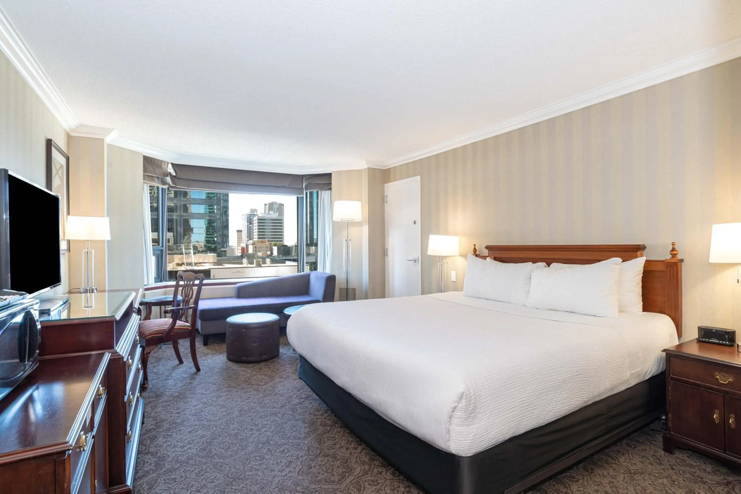 Standard Room, 1 King Bed in Sandman Signature Edmonton Downtown Hotel