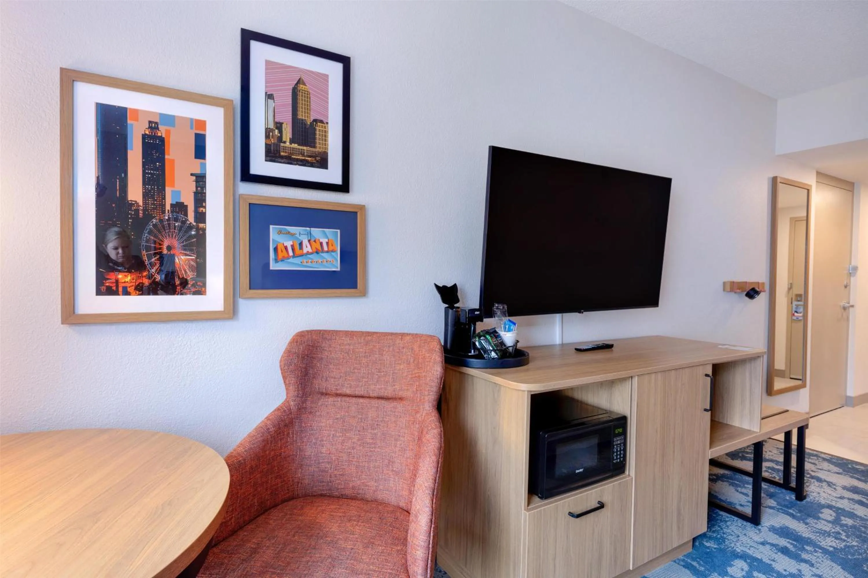 King Room with Accessible Tub - Mobility and Hearing Access/Non-Smoking in Hampton Inn Lawrenceville Duluth