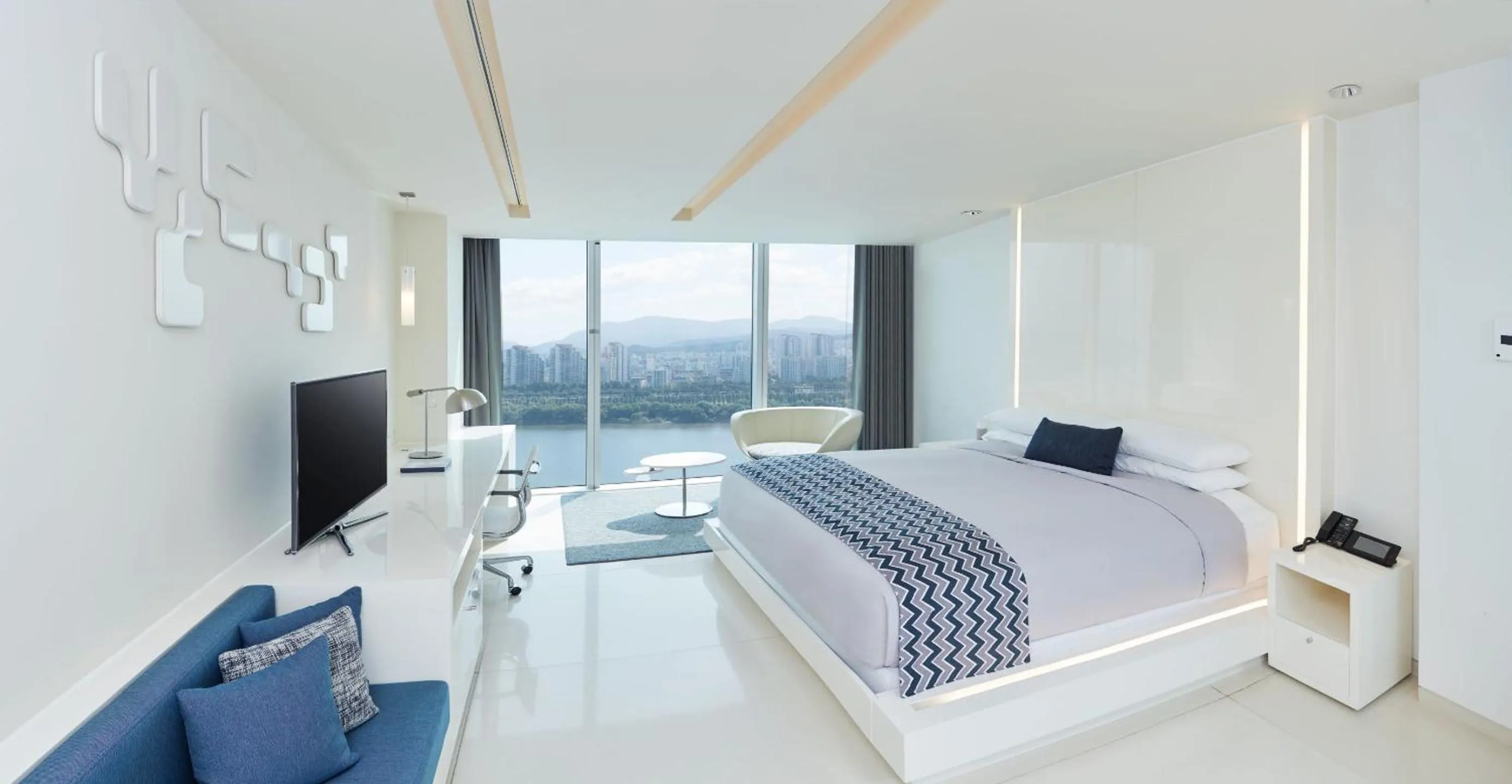 Deluxe Double Room with River View in Vista Walkerhill Seoul - formerly W Seoul