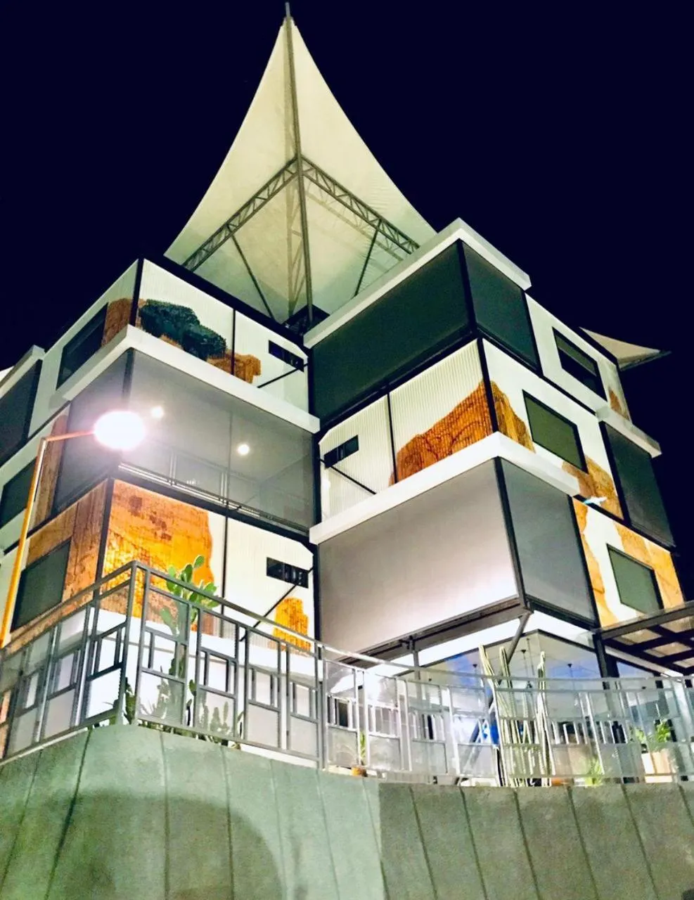 Grand Gladiator Container Twin in JSI Resort Megamendung