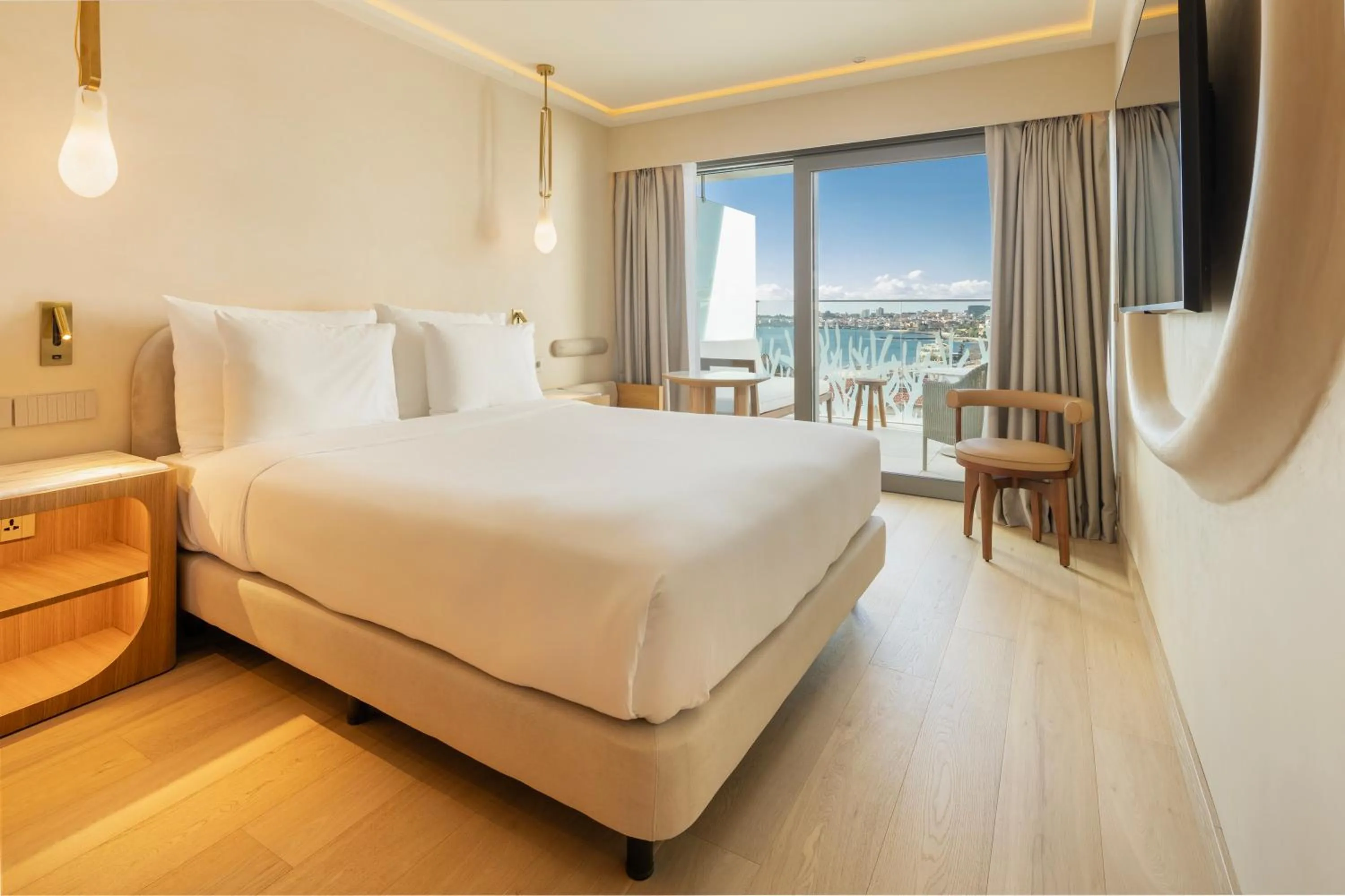 Double or Twin Room with Bay View in EVOLUTION Cascais-Estoril Hotel