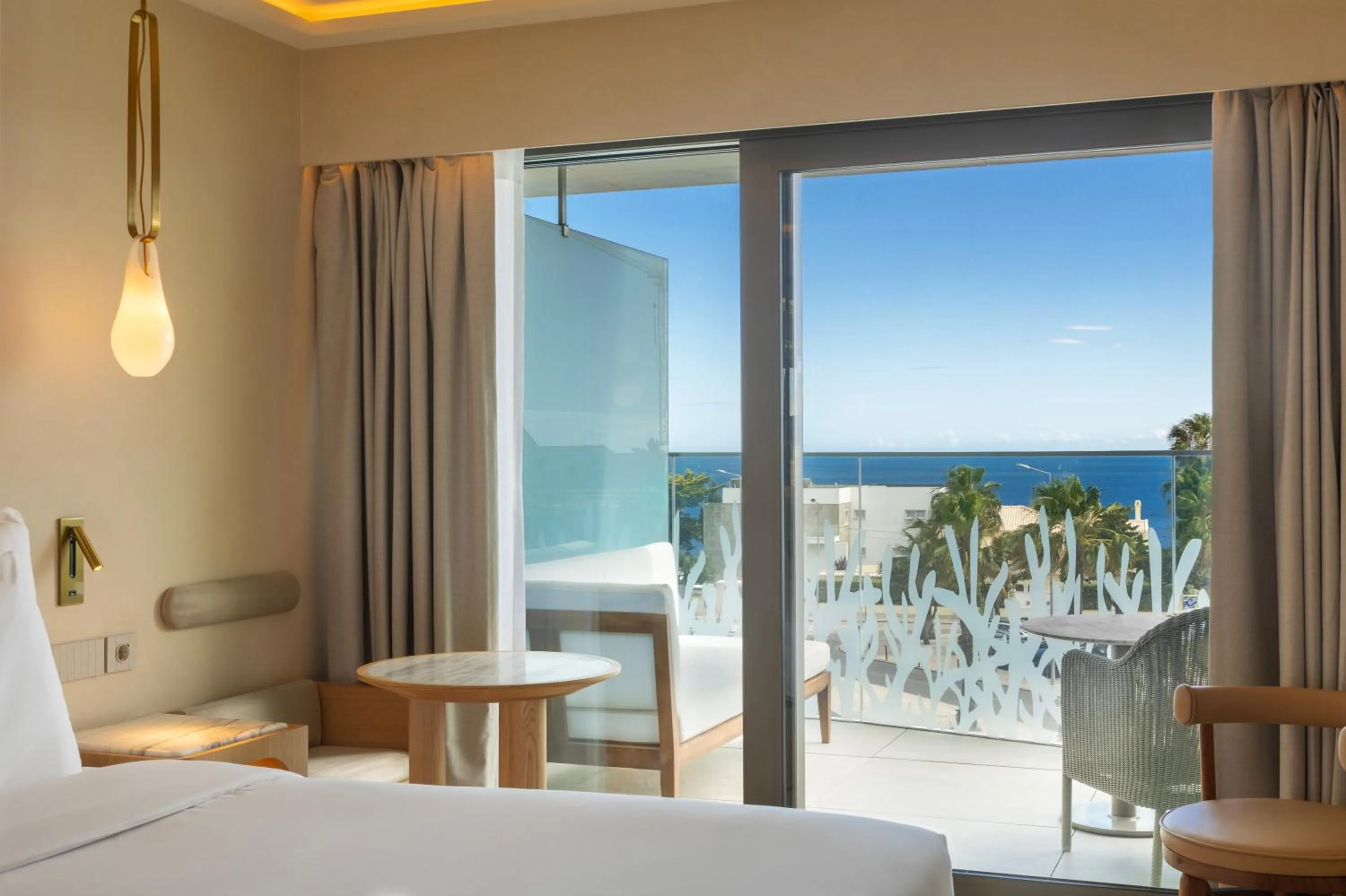 Double or Twin Room with Urban View in EVOLUTION Cascais-Estoril Hotel