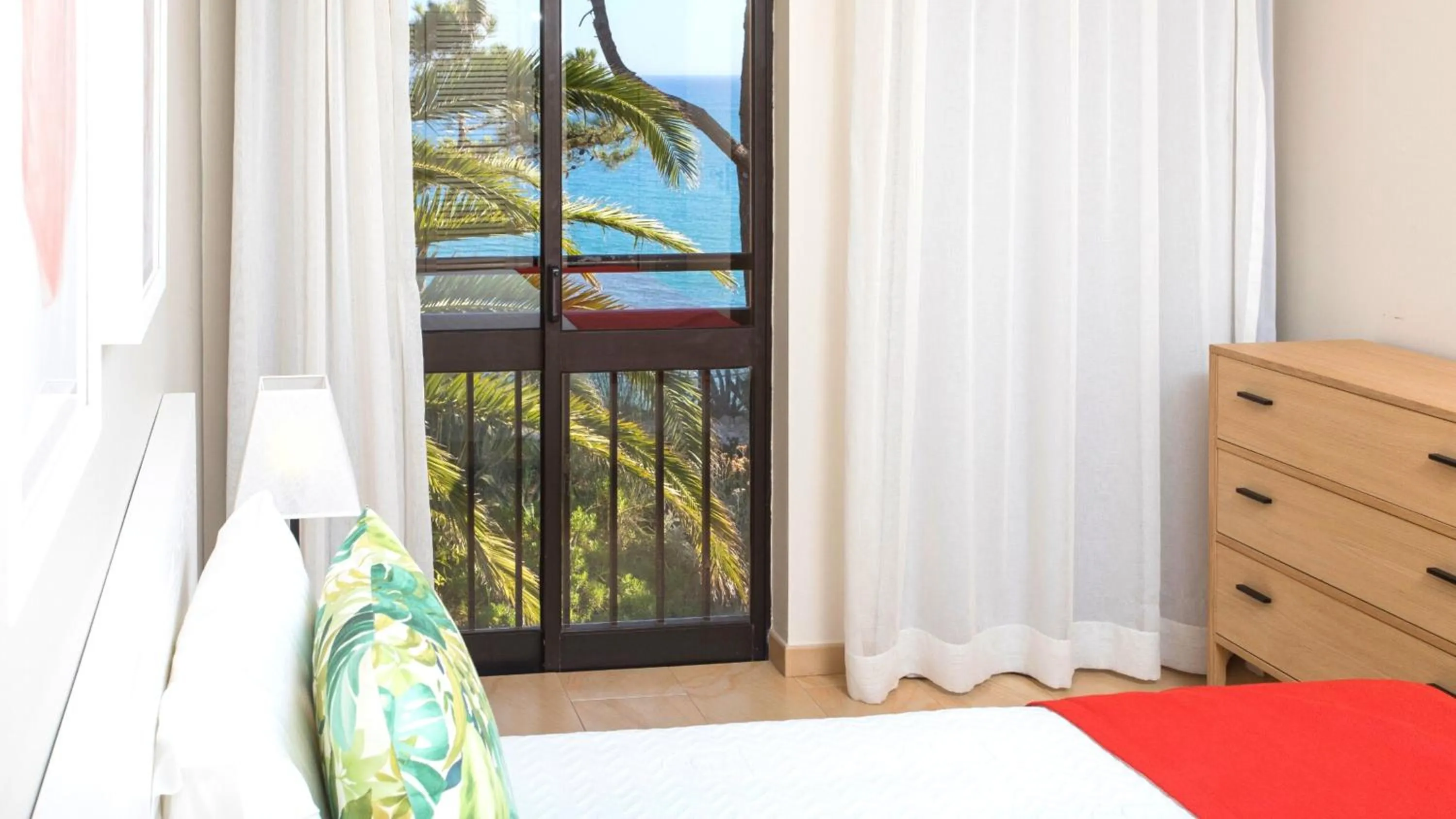 One-Bedroom Apartment with Sea View in Alfagar Village