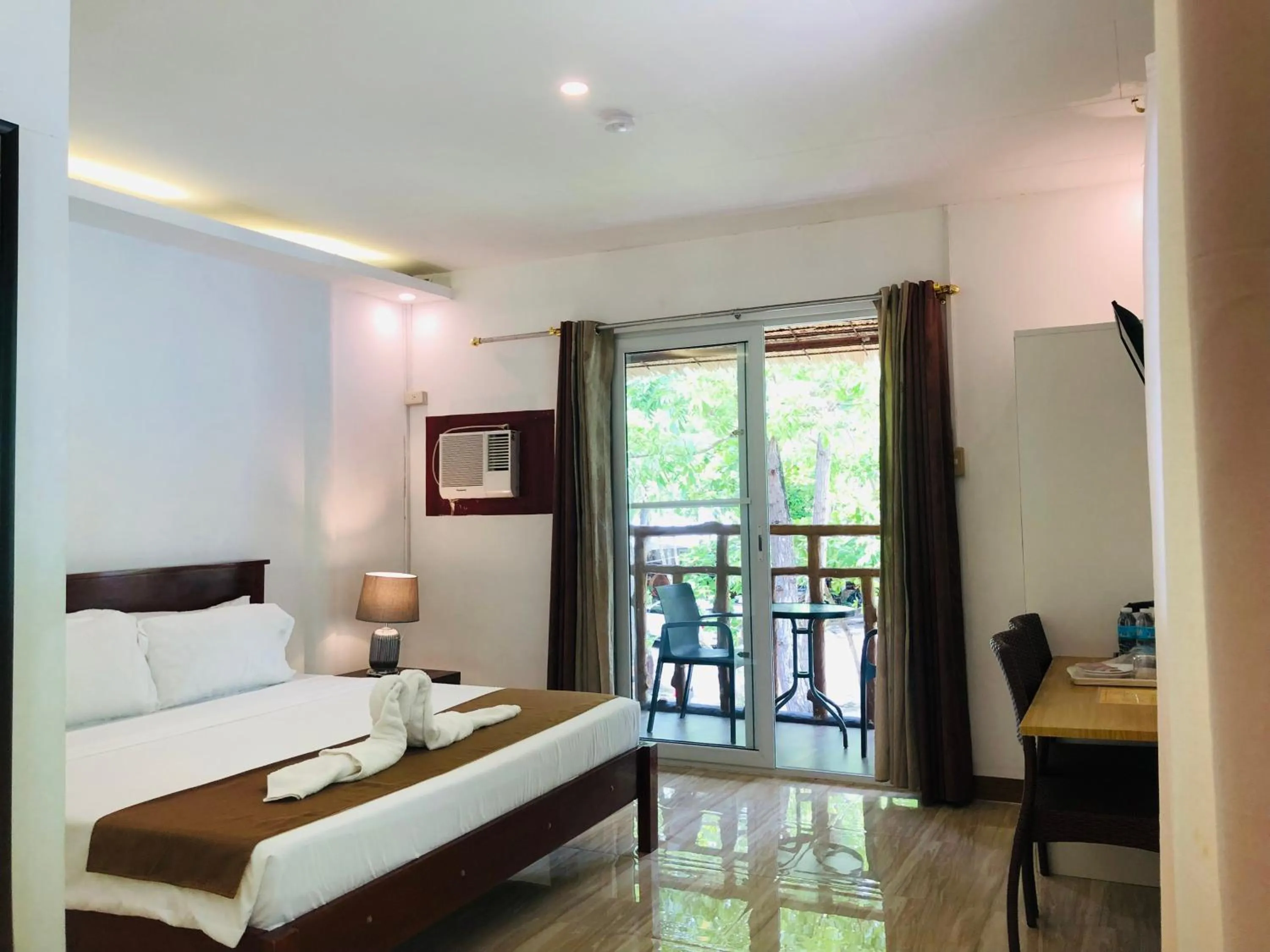 Deluxe Double or Twin Room with Sea View in Santander Pebble Beach Resort