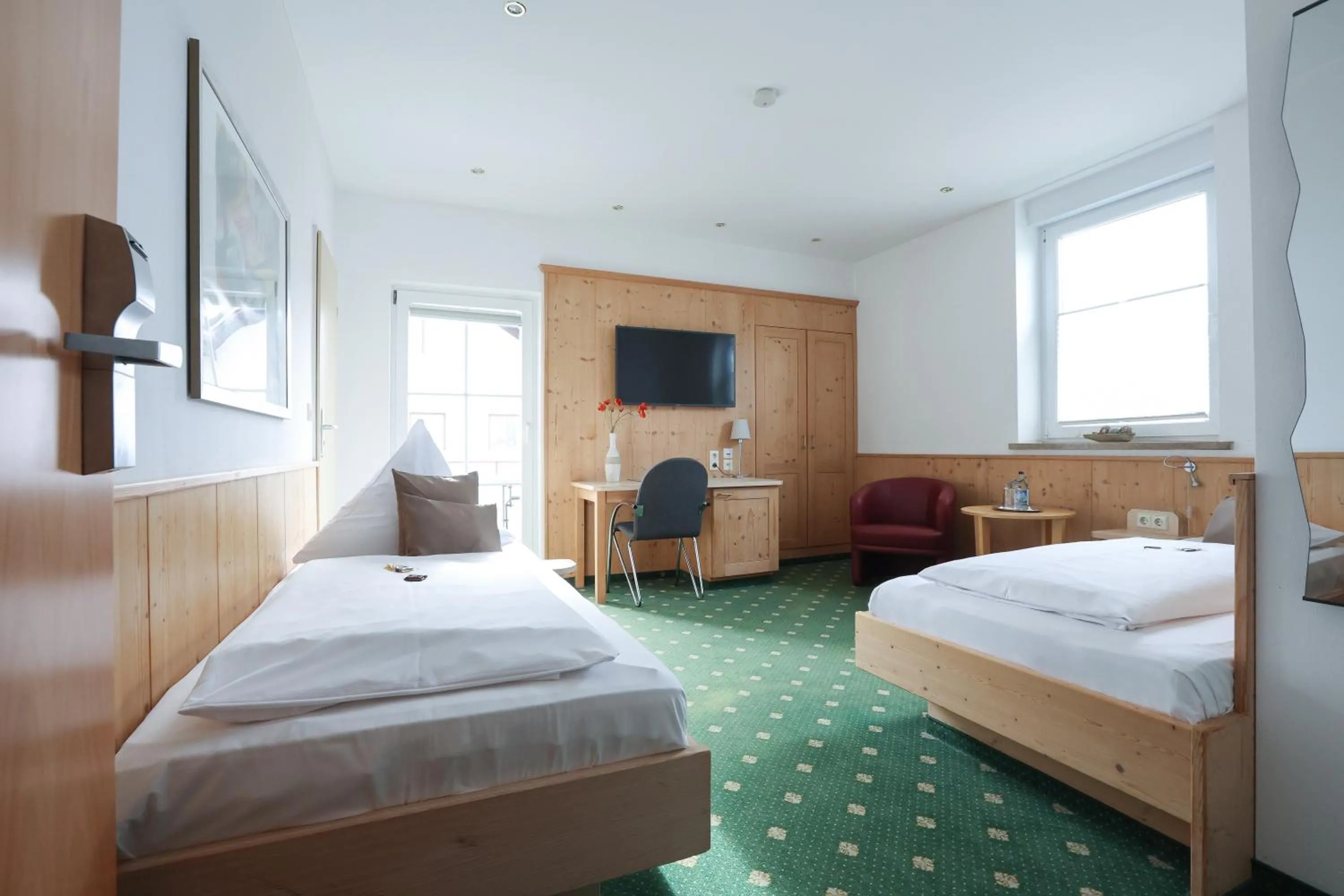 Standard Twin Room in ANA Panorama, Trademark Collection by Wyndham