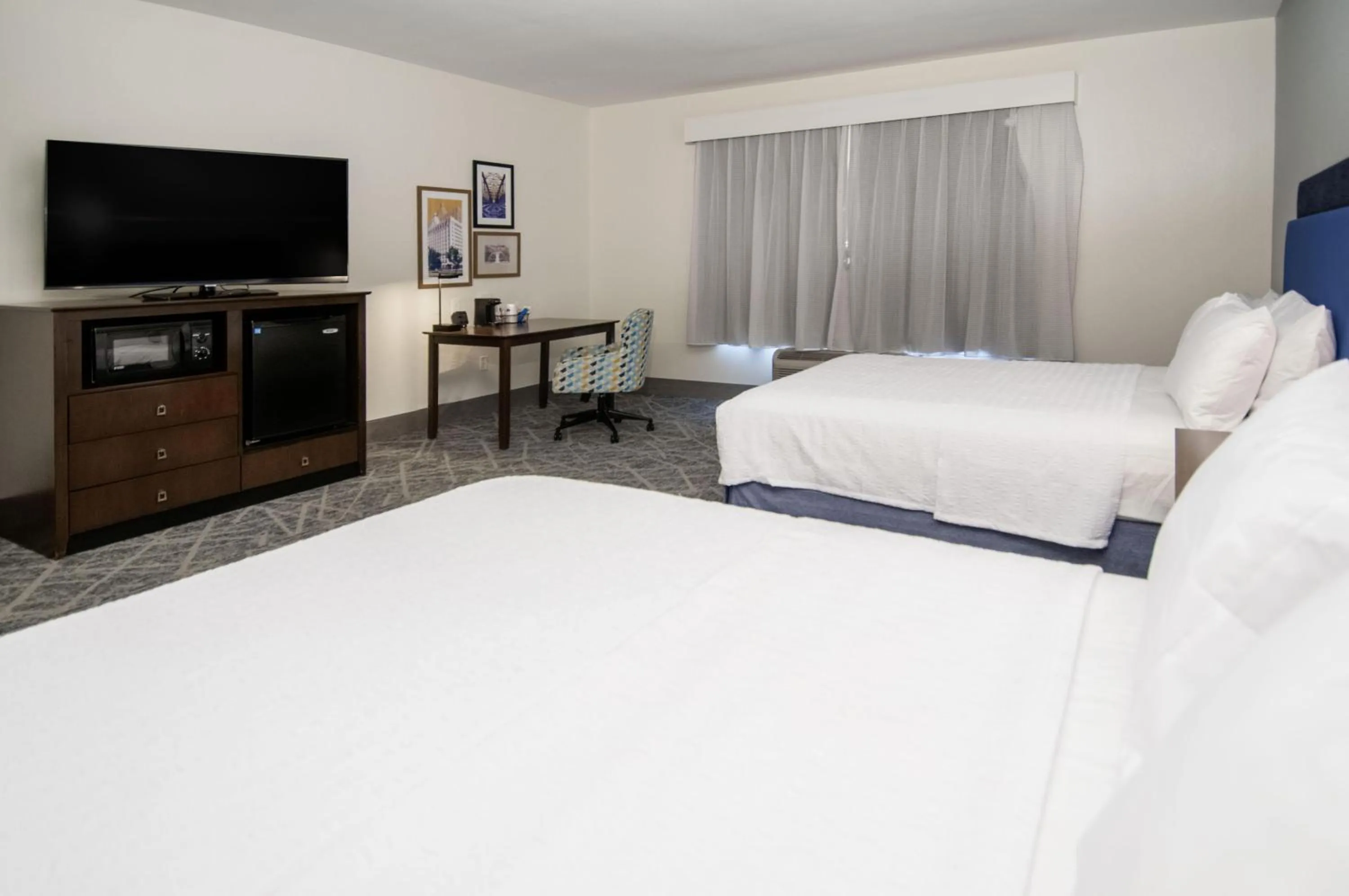 Queen Room with Two Queen Beds - Mobility and Hearing Access/Non-Smoking in Hampton Inn West Monroe