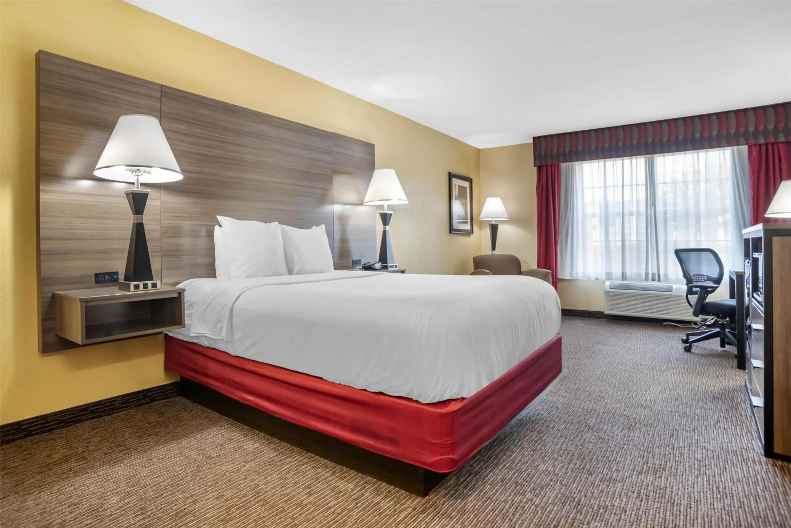Queen Room in Best Western Plus Bessemer