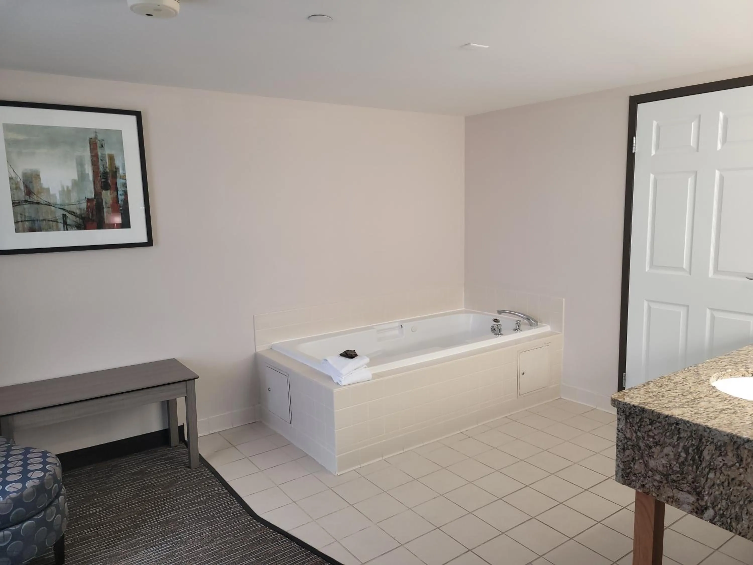 King Suite with Hot Tub - Non-Smoking in Wingate by Wyndham Lima