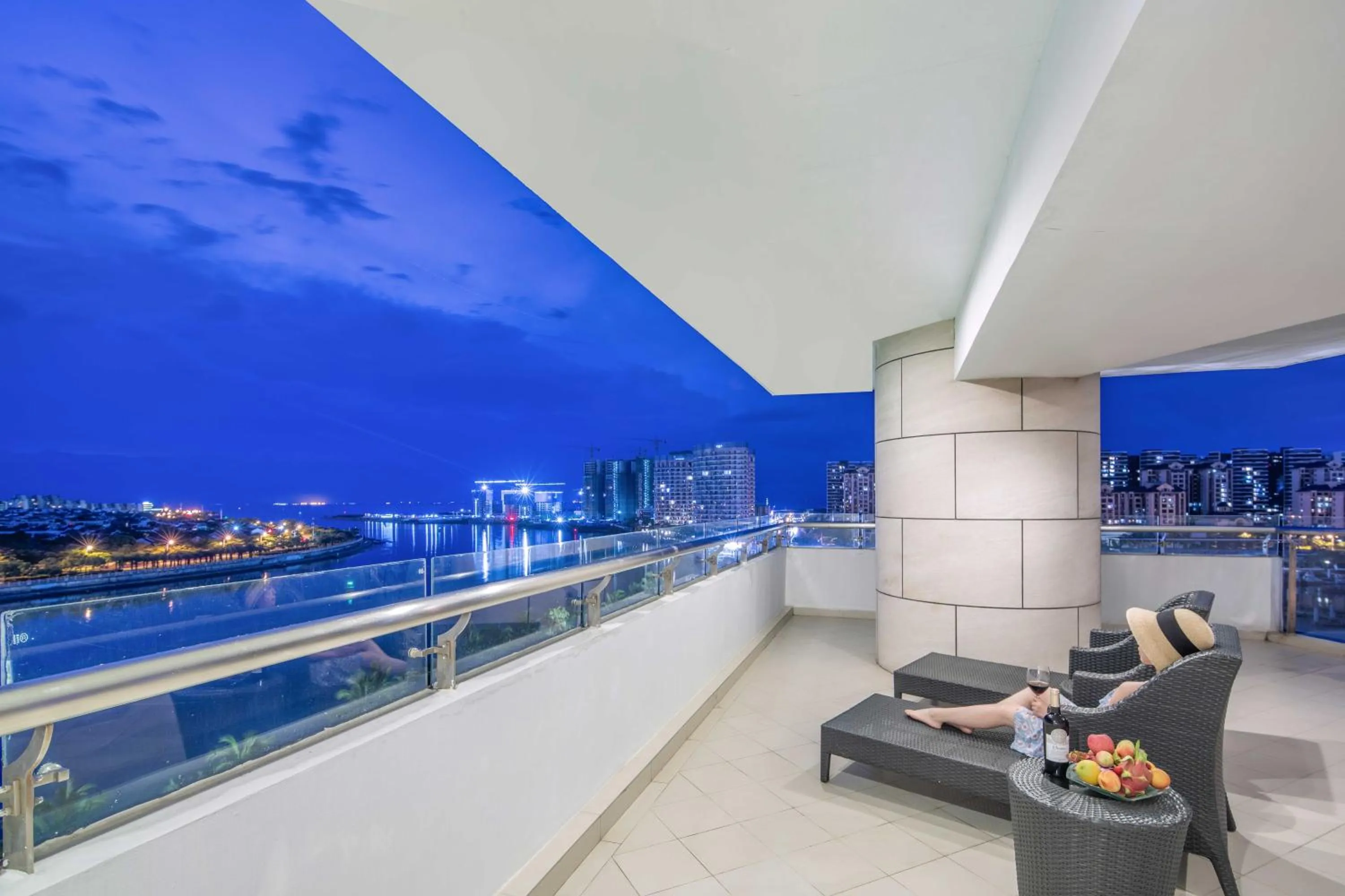 Executive King Suite with Sea View and Balcony in Pullman Haikou