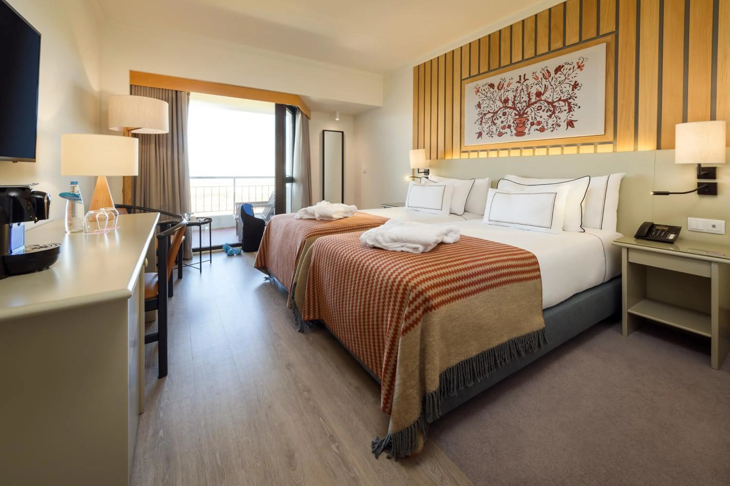 Premium Twin Room with City View in Meliá Castelo Branco