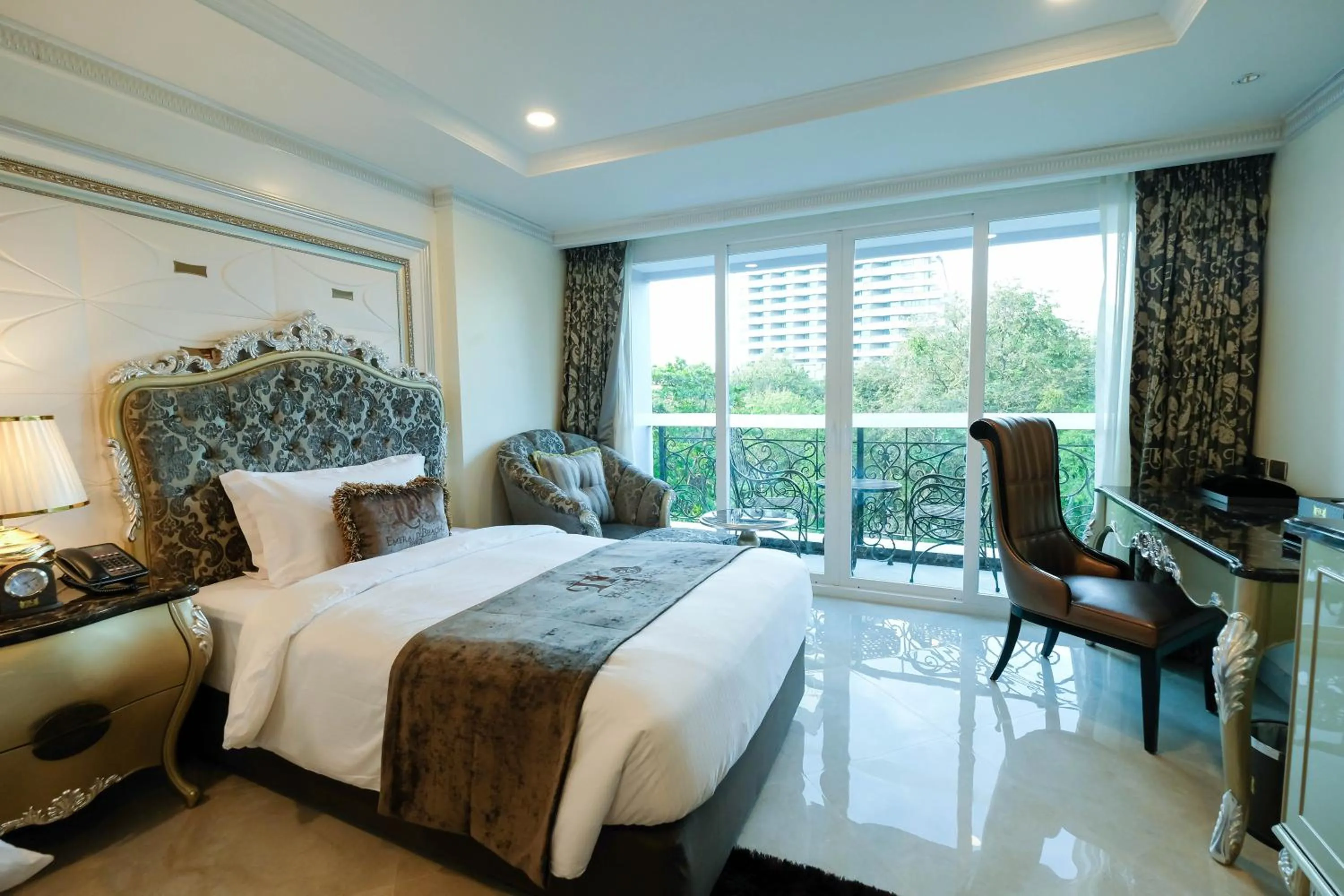 Deluxe Twin Beds City View - single occupancy in LK Emerald Beach - SHA Extra Plus