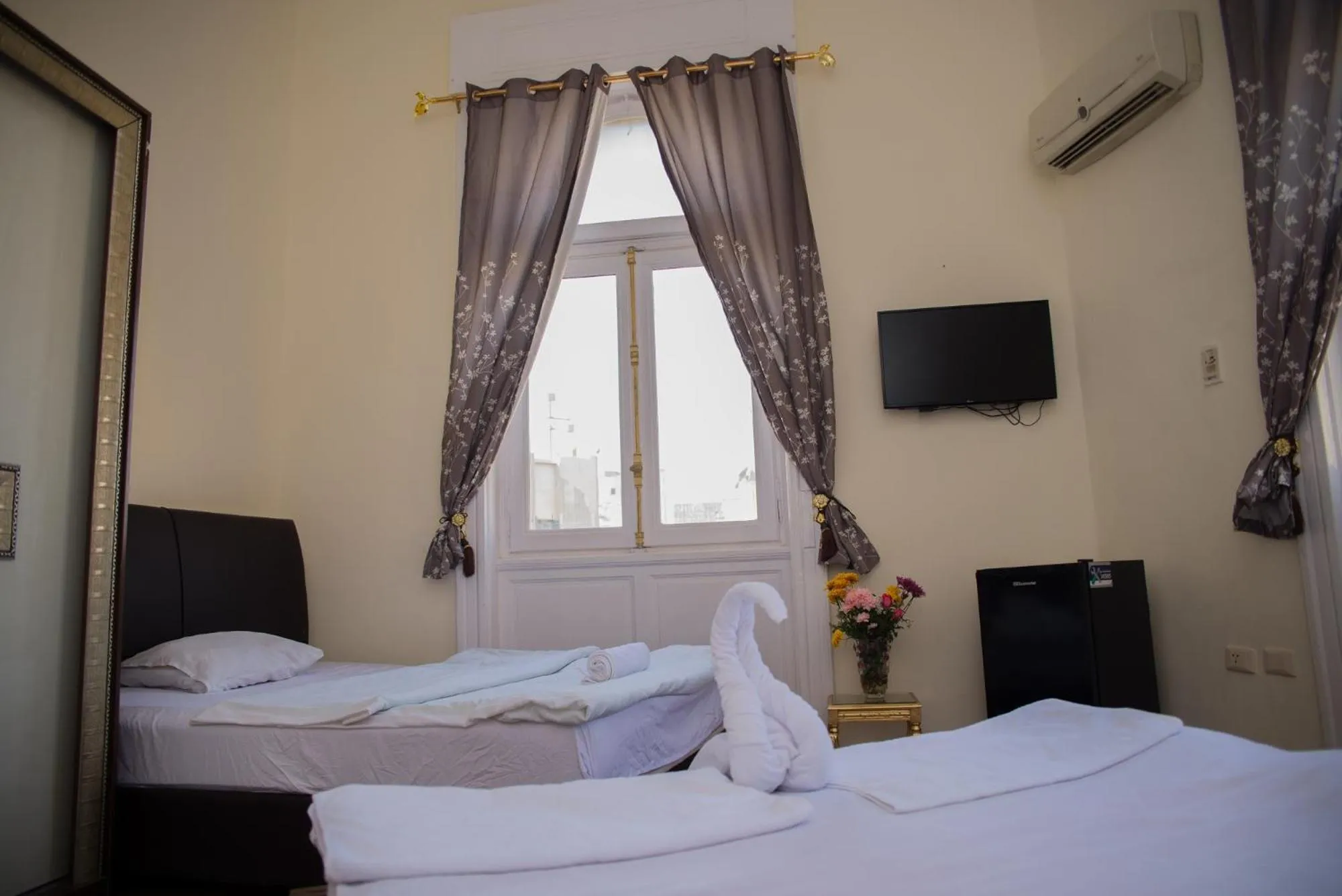 Royal Twin Room with Two Queen Beds in Hotel Grand Royal Cairo