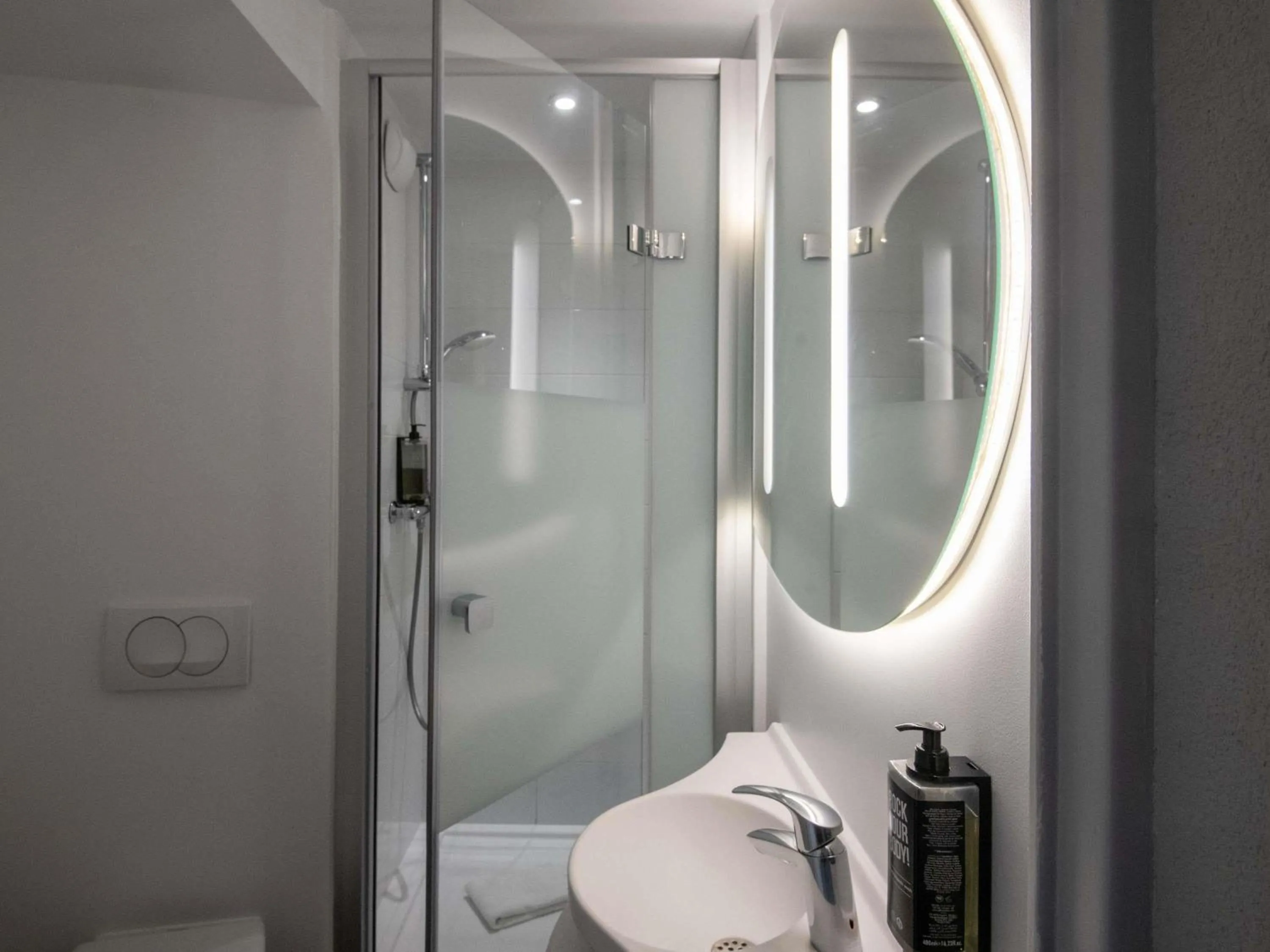 Standard Twin Room in ibis budget Nice Aeroport