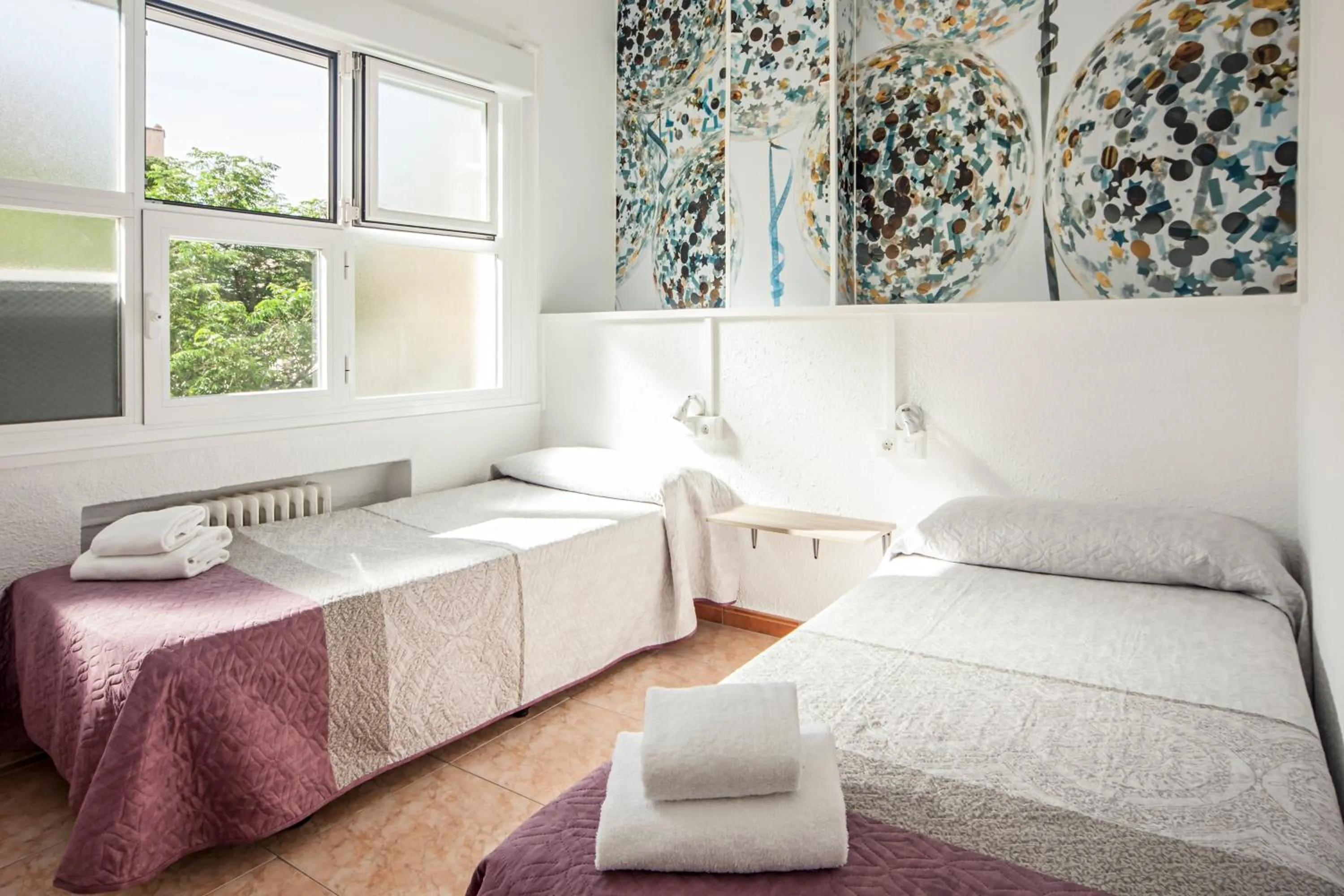 Twin Room with Private Bathroom in Madrid Motion Hostels