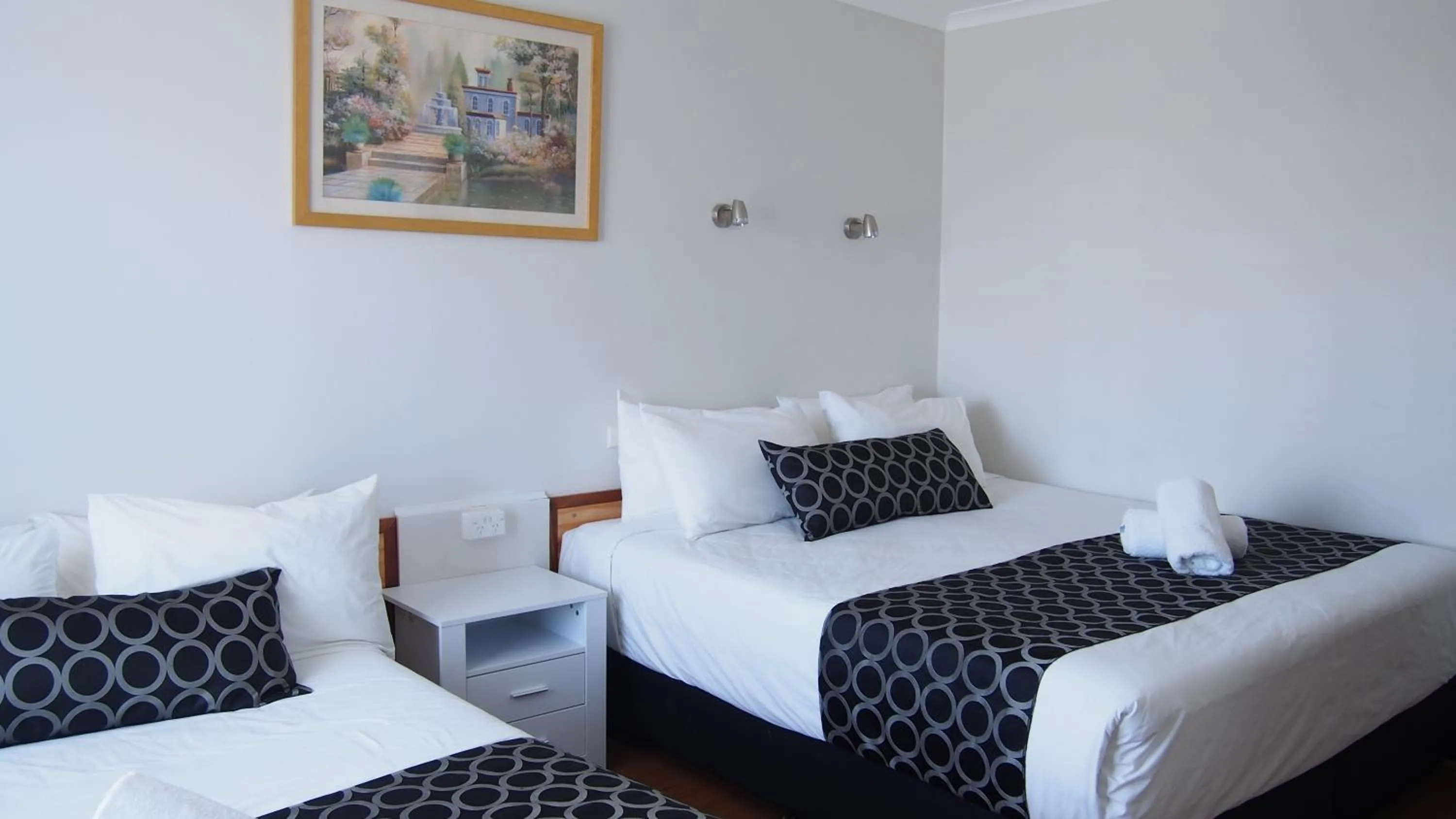 King and Double Room in Queanbeyan Motel