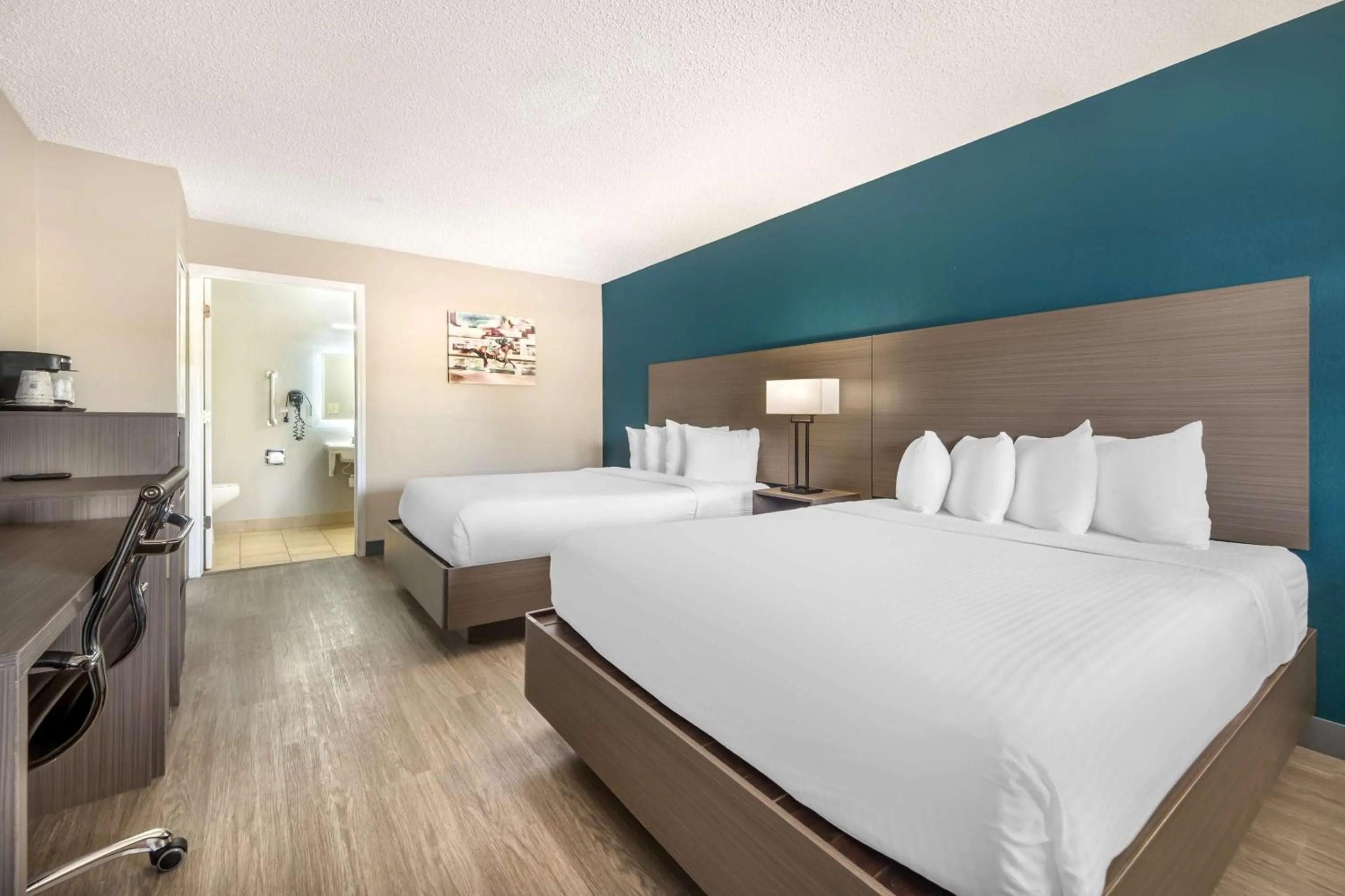 Queen Room with Two Queen Beds - Disability Access/Bath Tub in Best Western Green Tree Inn