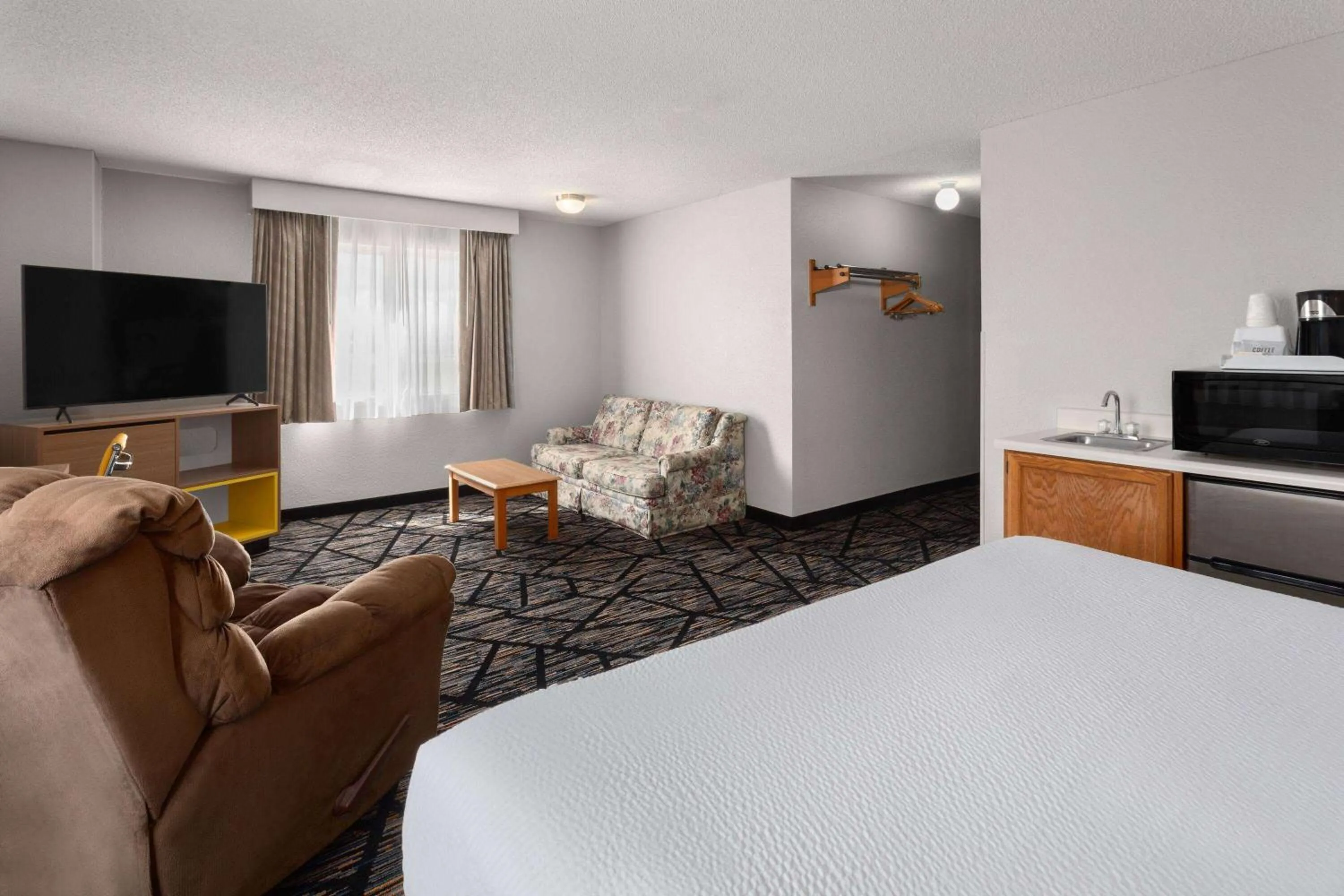 Deluxe King Suite in Days Inn by Wyndham Ogallala