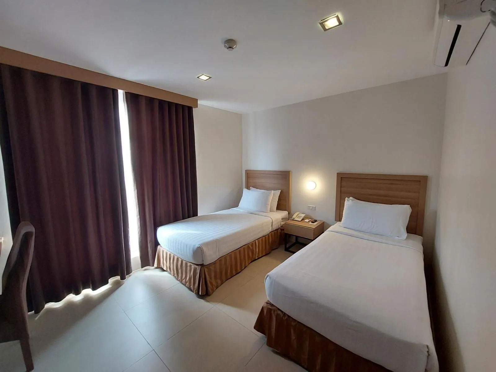 Deluxe Twin Room in Mango Suites