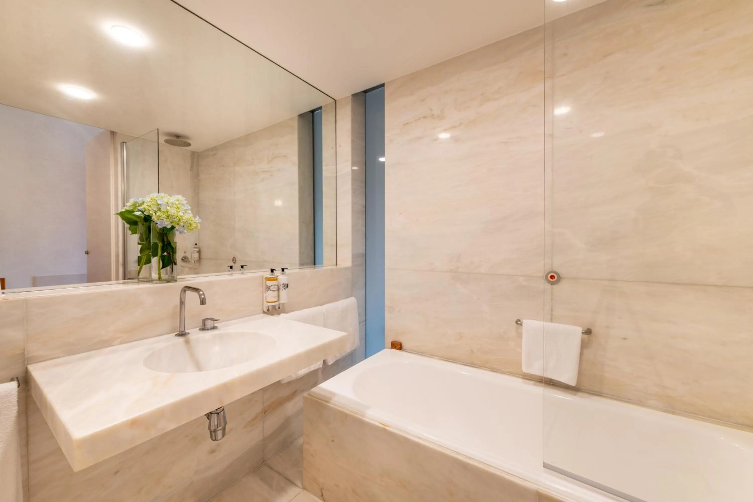 Superior Twin Room in Pousada Mosteiro de Amares