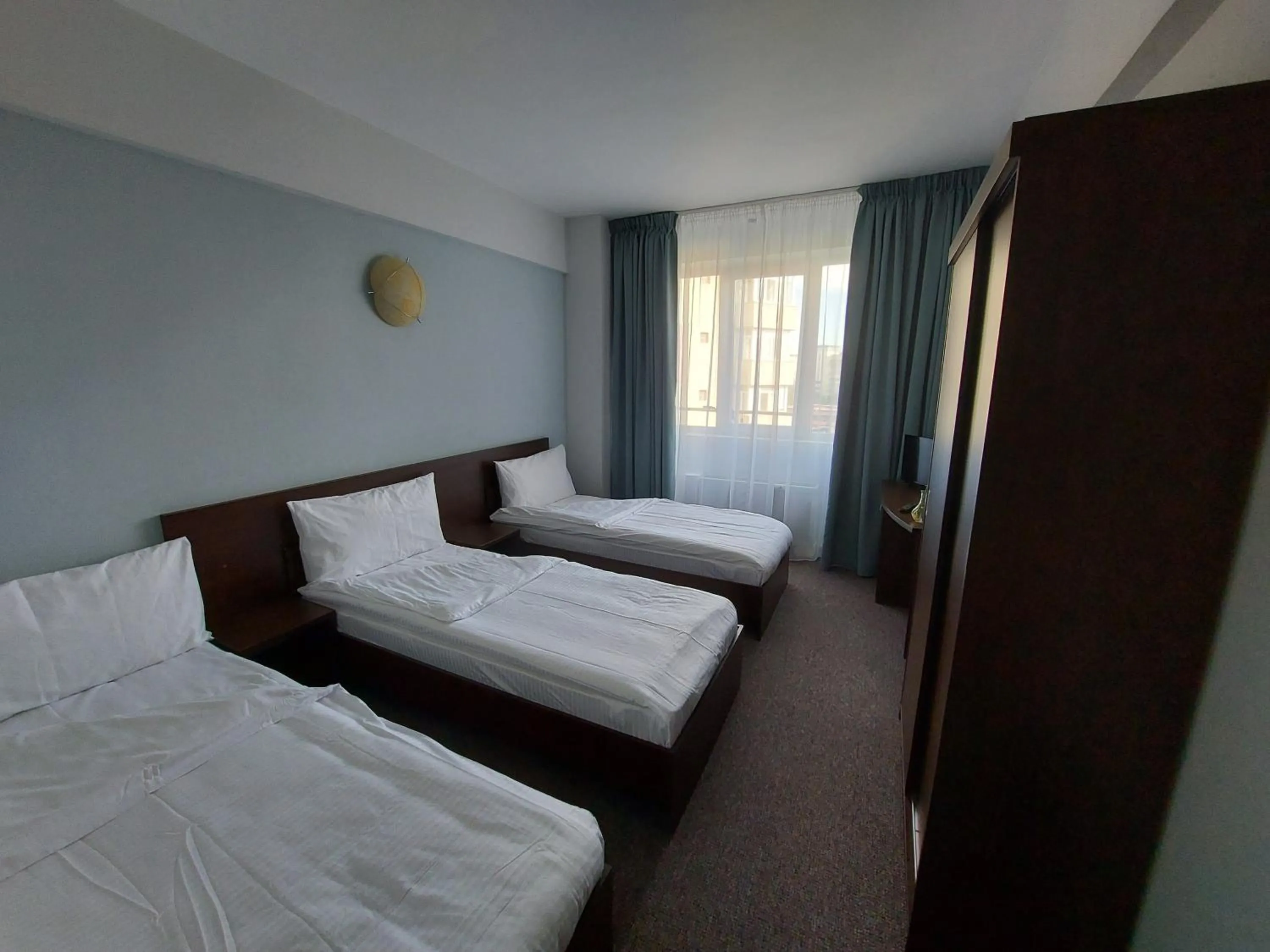 Economy Triple Room in Elizeu Hotel