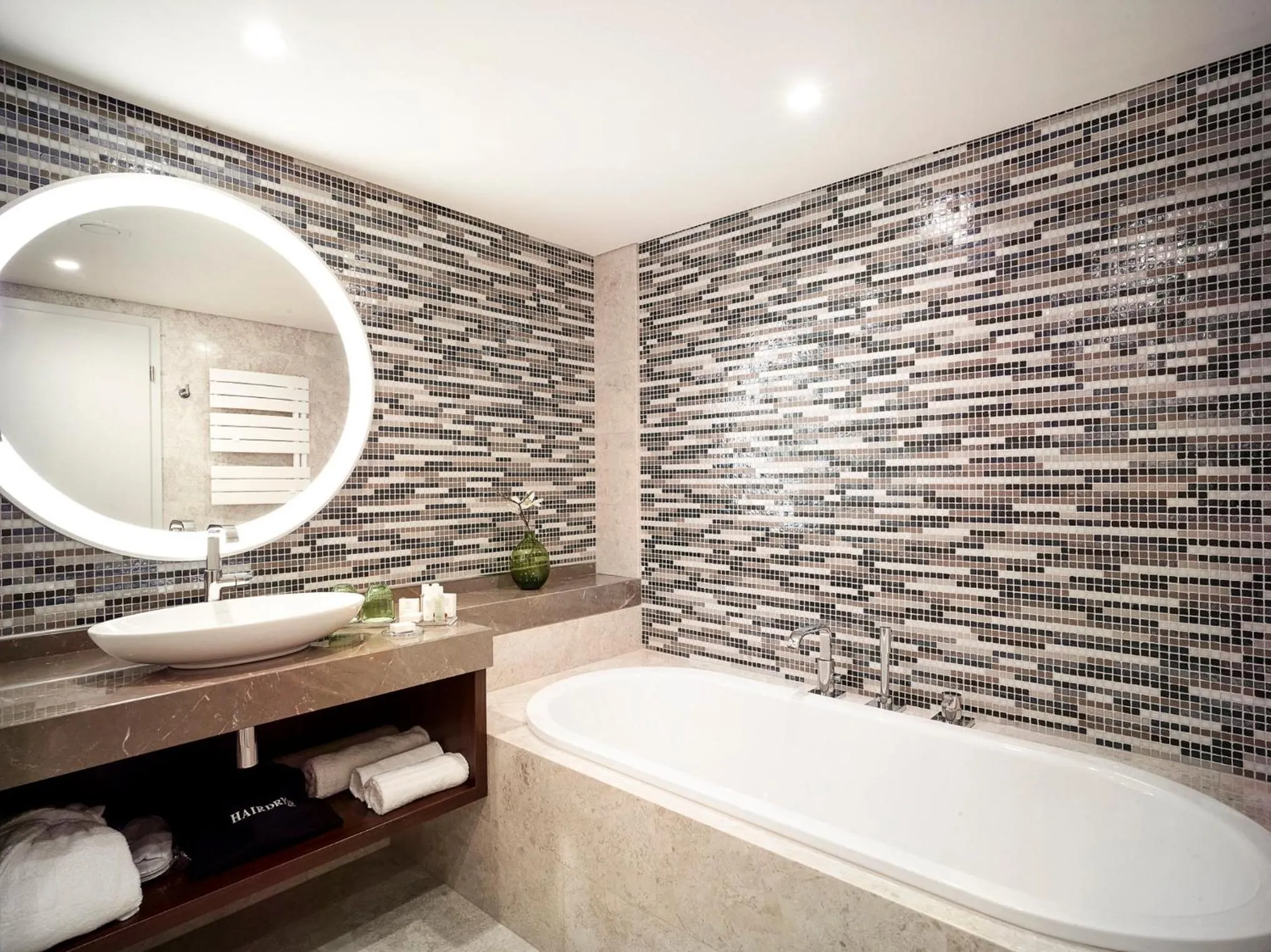 One-Bedroom King Suite with Balcony 1 in Crowne Plaza Bucharest by IHG