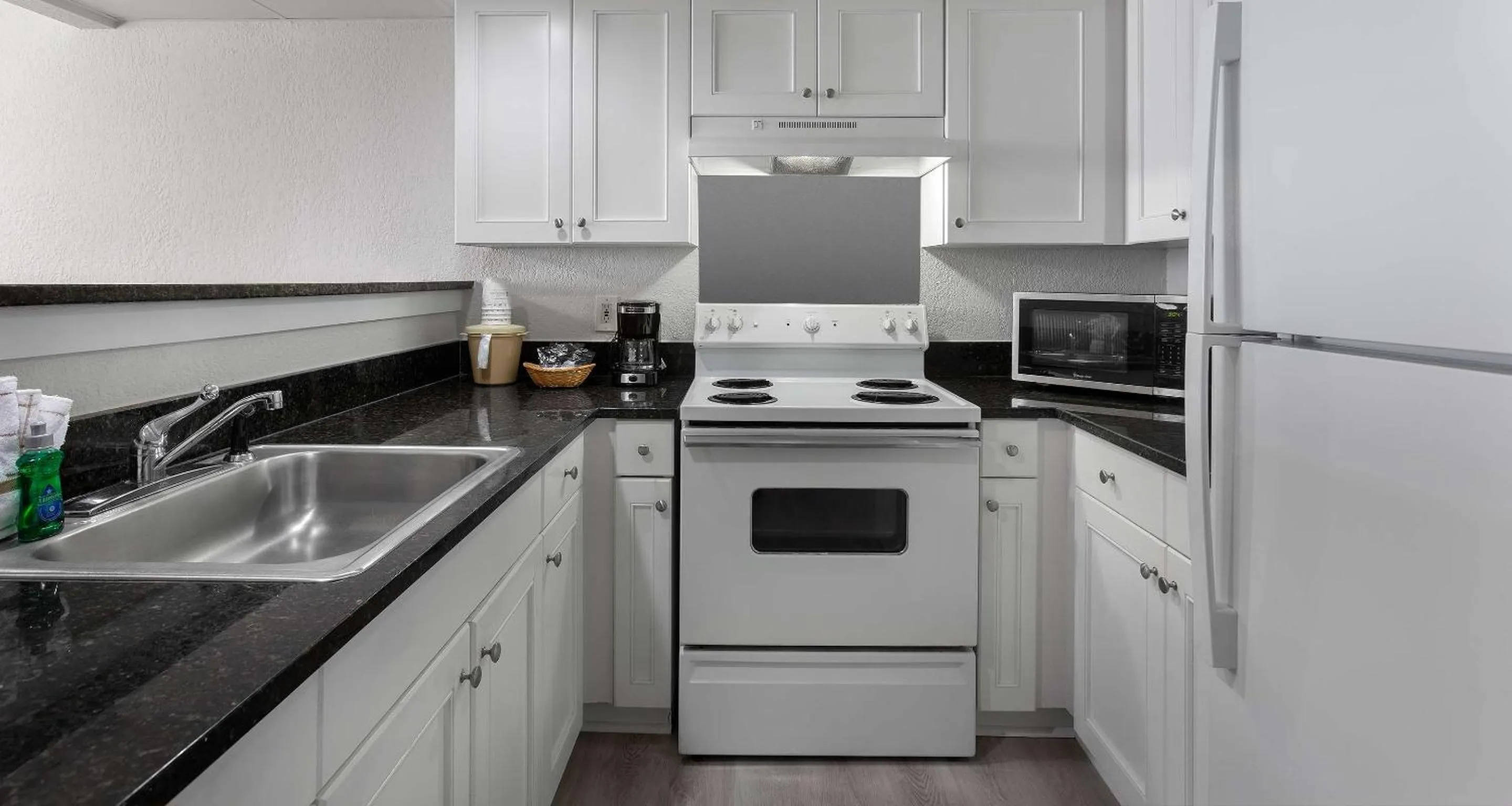 Queen Room with Kitchen - Non-Smoking/Oceanfront in Best Western Ocean Sands Beach Resort