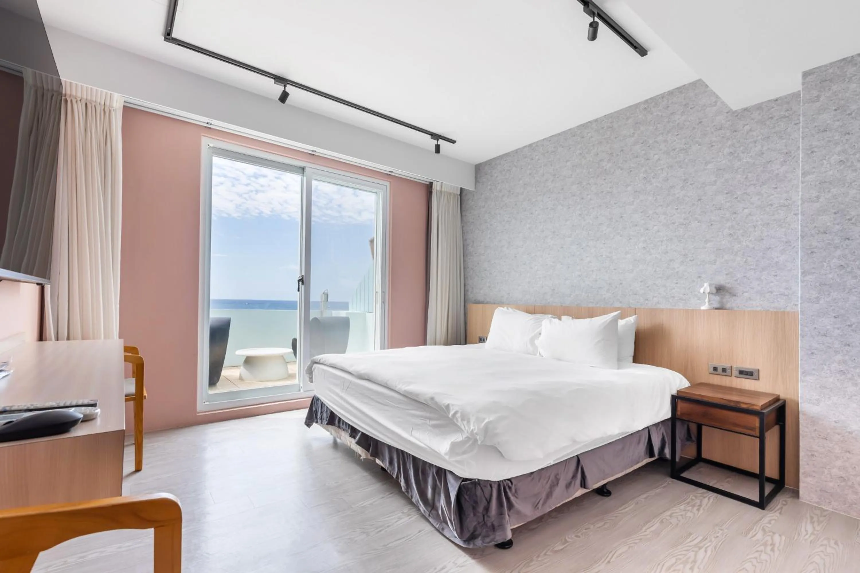 Deluxe Double Room with Sea View in Jhai Wu