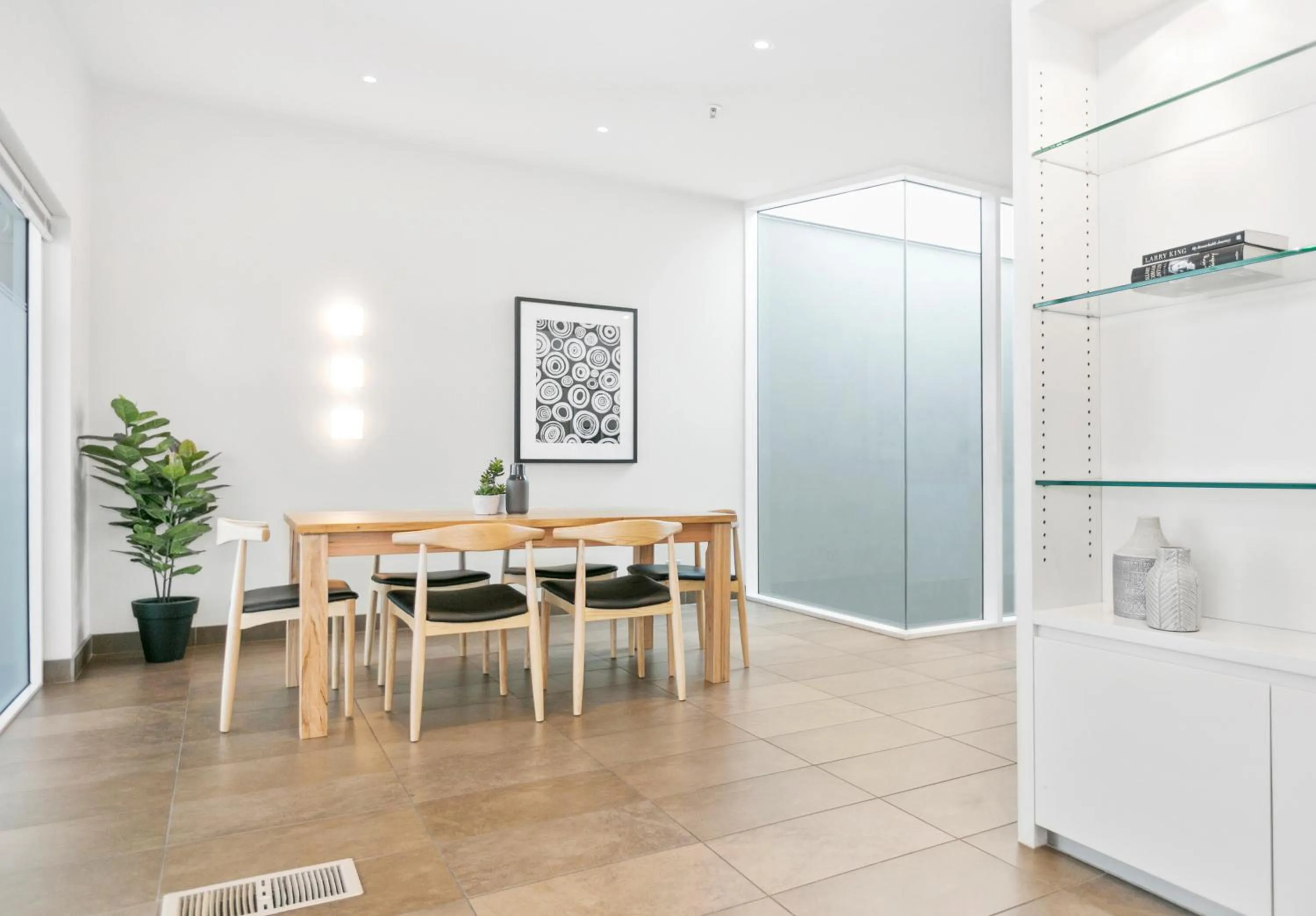 IXL Two-Bedroom Penthouse Apartment in Sullivans Cove Apartments