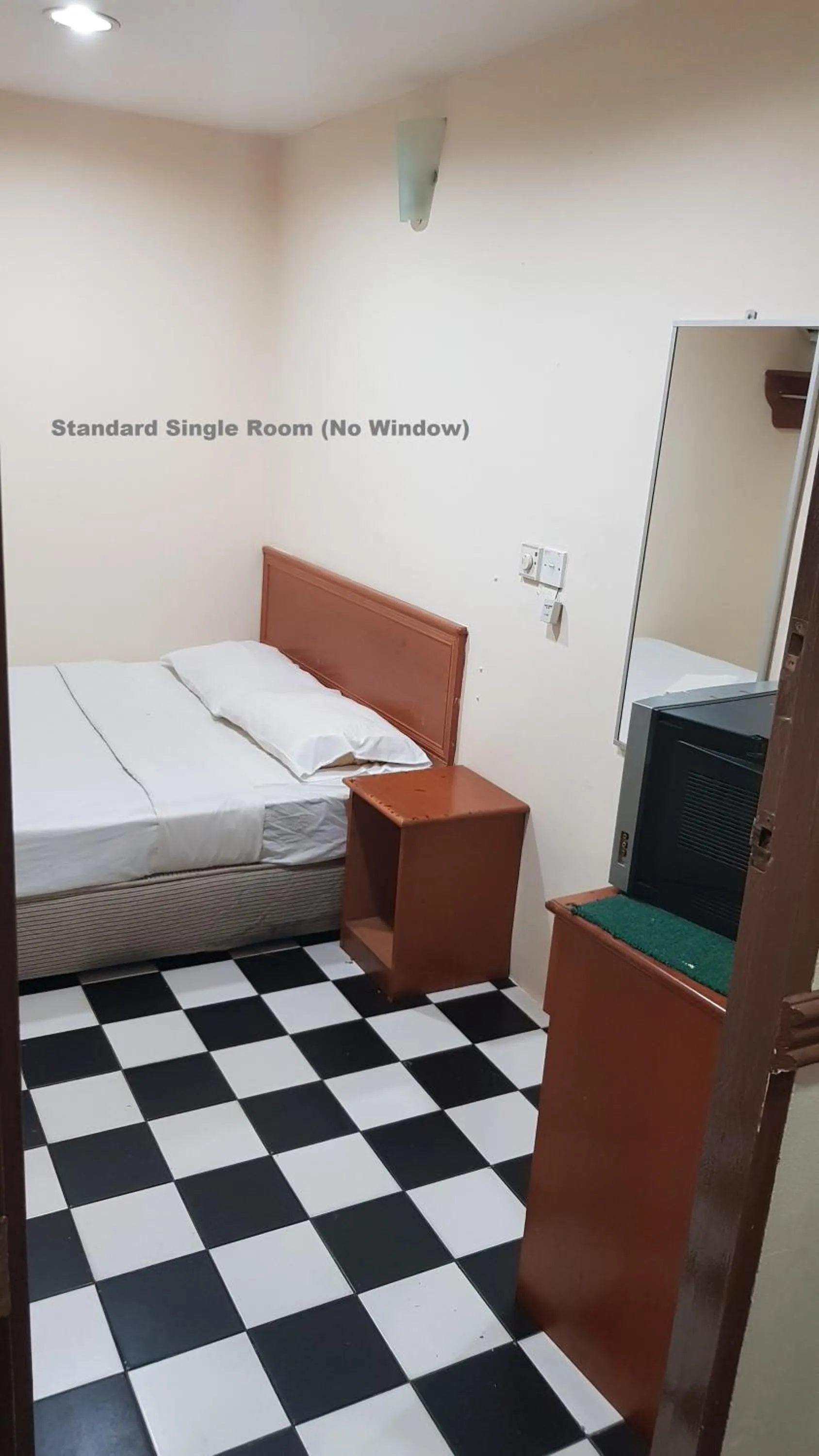 Budget Twin Room in Prime Hotel