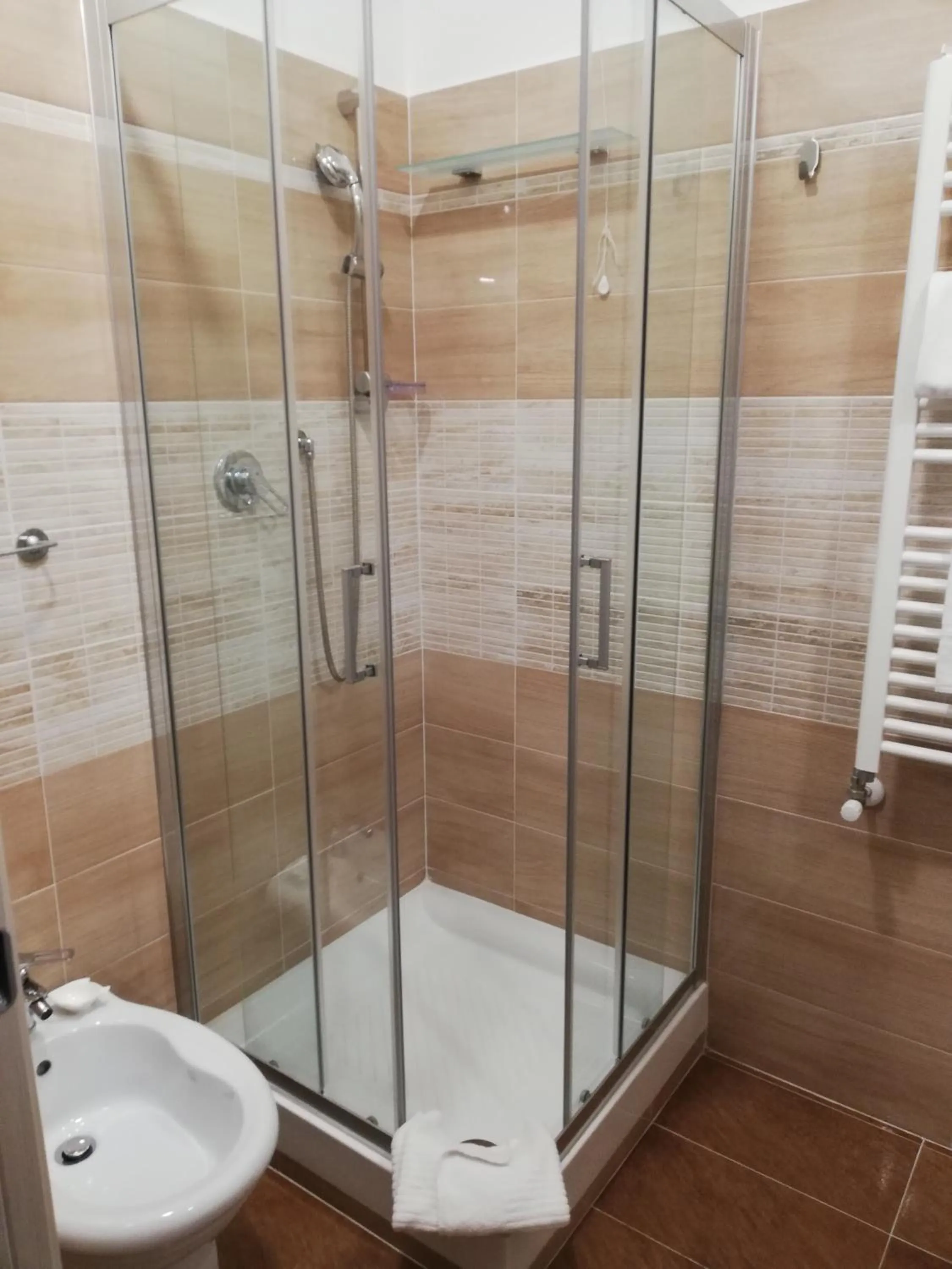 Standard King Room in Garden's Elide