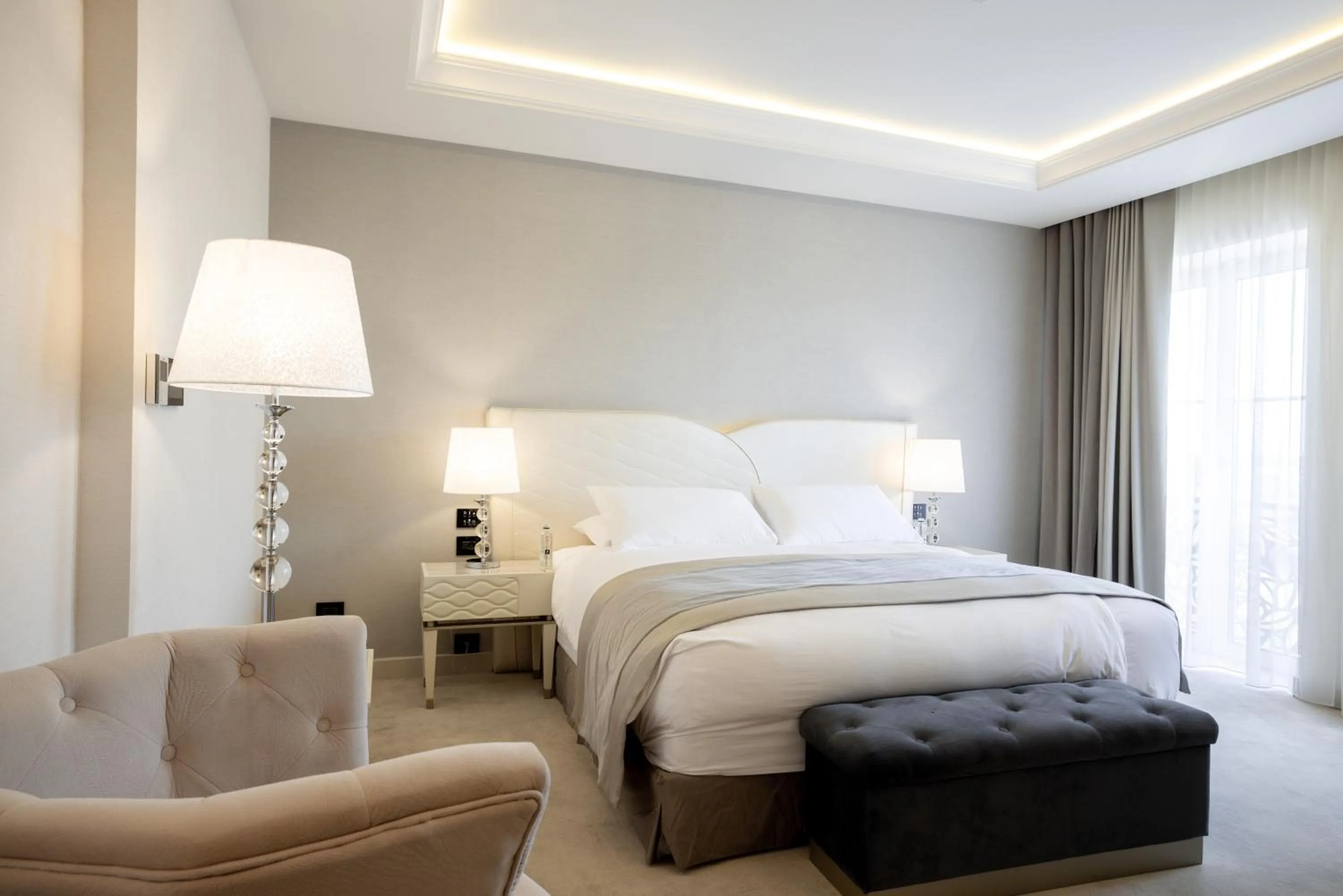 Deluxe King Room in Tresor Le Palais Timisoara, Curio Collection by Hilton