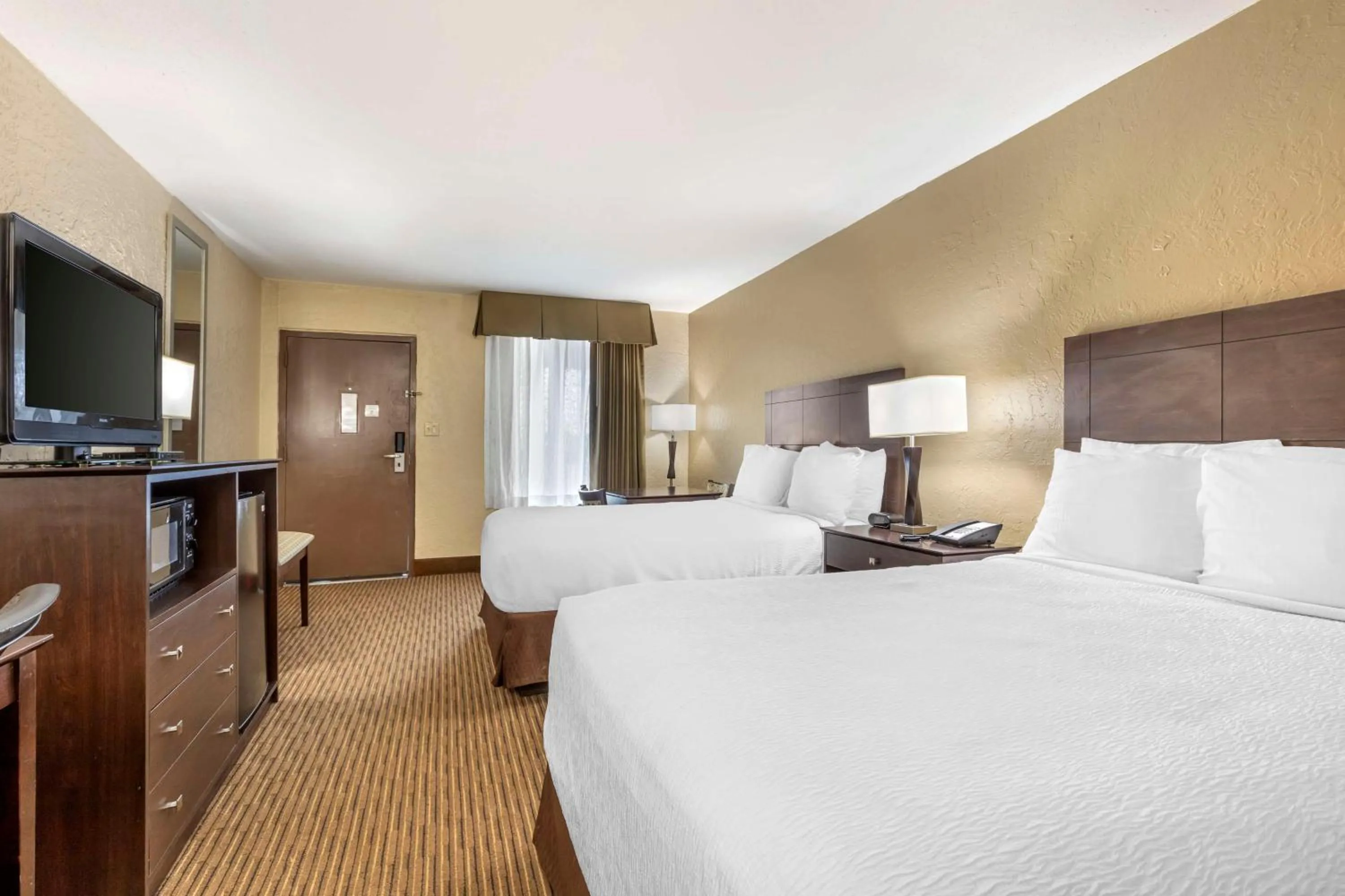 King Room with Roll-in Shower - Disability Access/Non-Smoking in Best Western of Hope