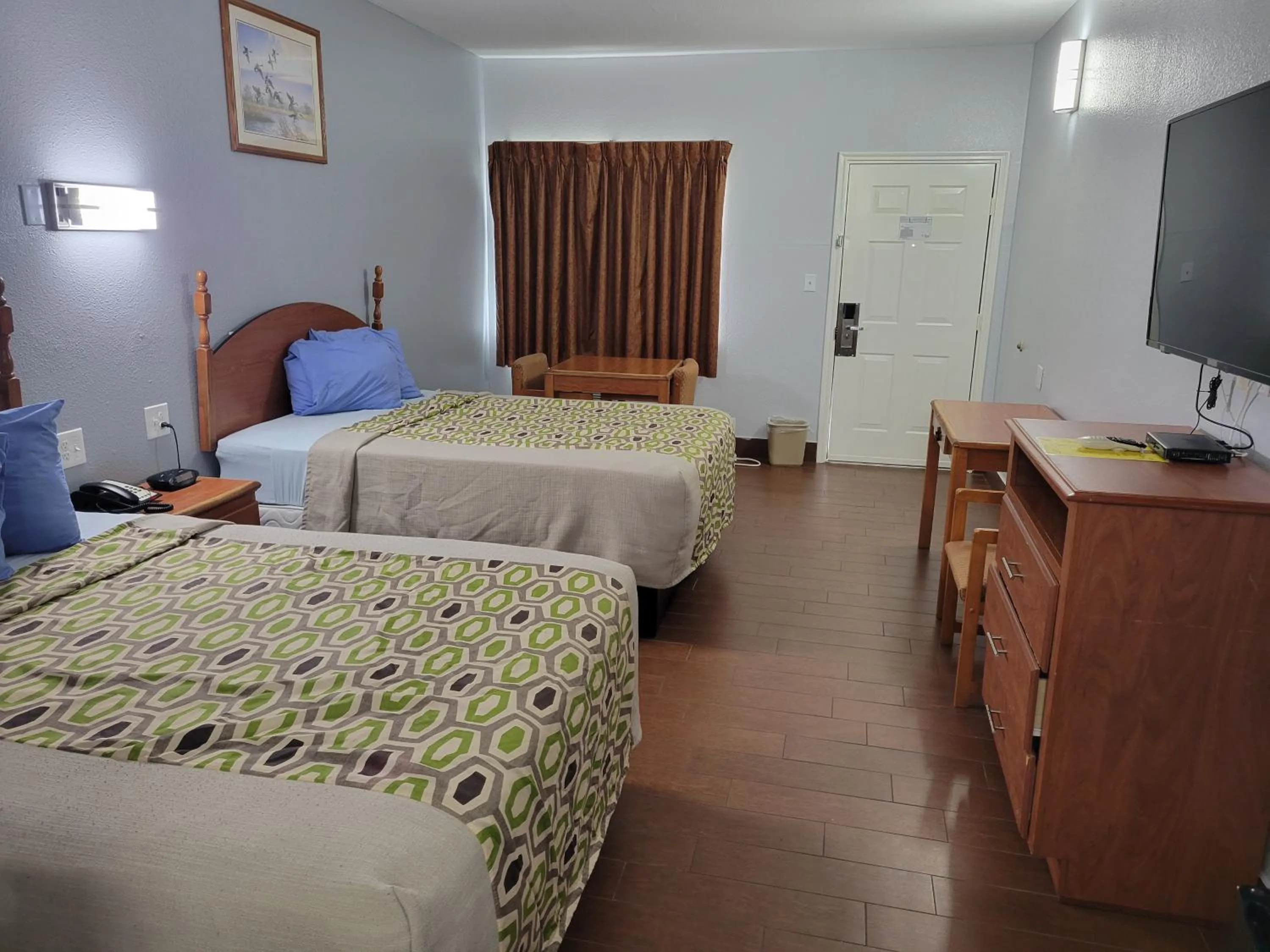 Queen Room with Two Queen Beds in Scottish Inn & Suites