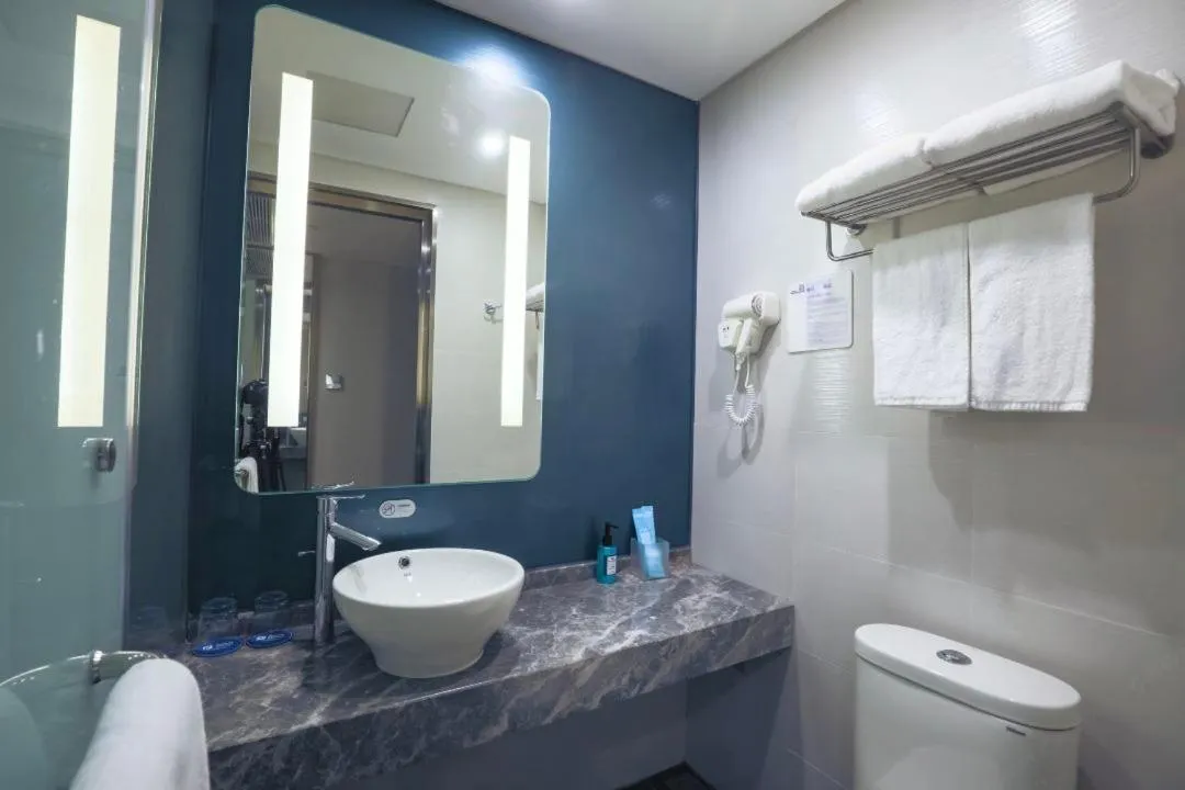 Standard Twin Room in Holiday Inn Express - Xiamen City Center by IHG