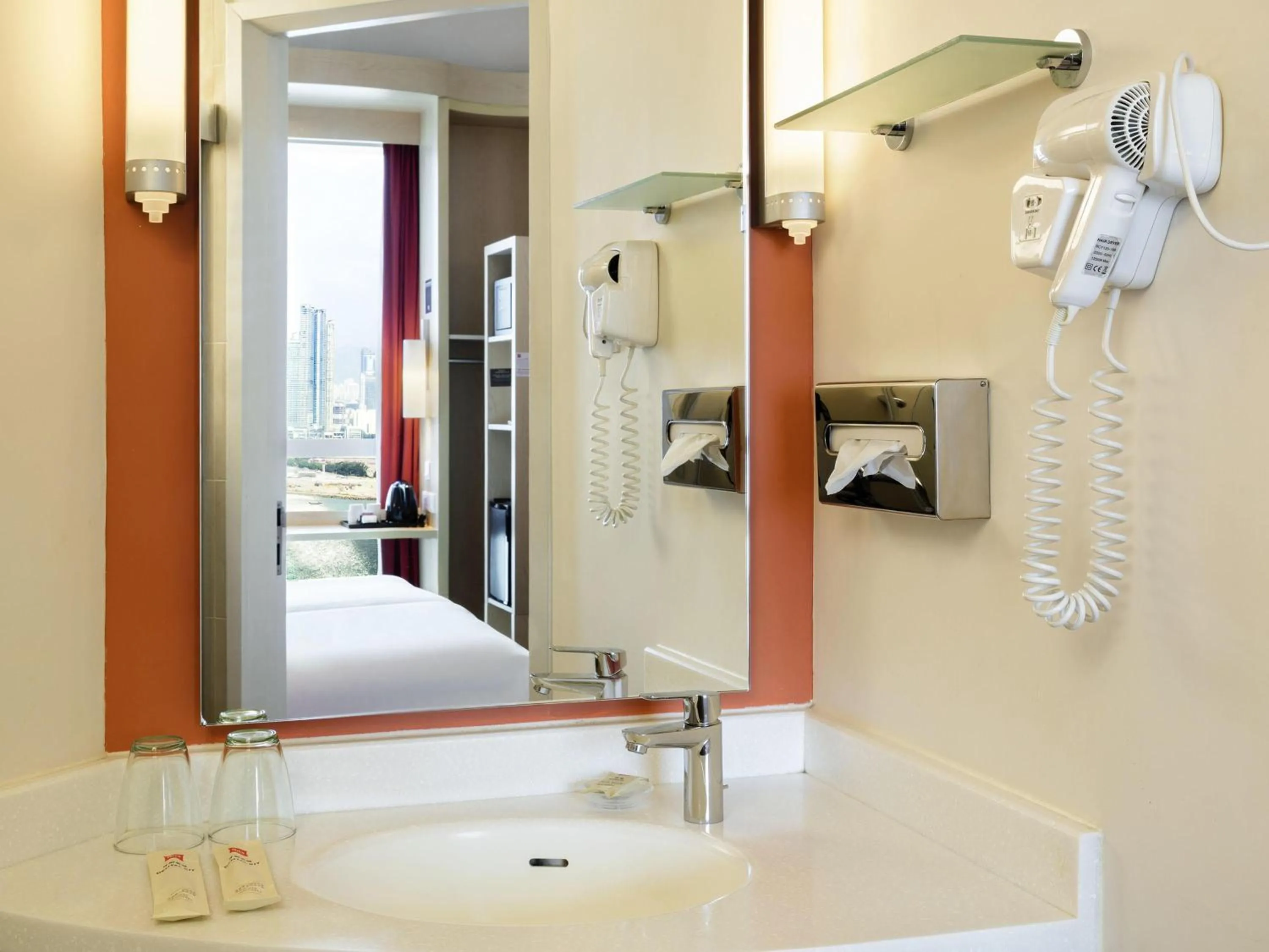 Standard Queen Room with City View in Ibis Hong Kong Central & Sheung Wan