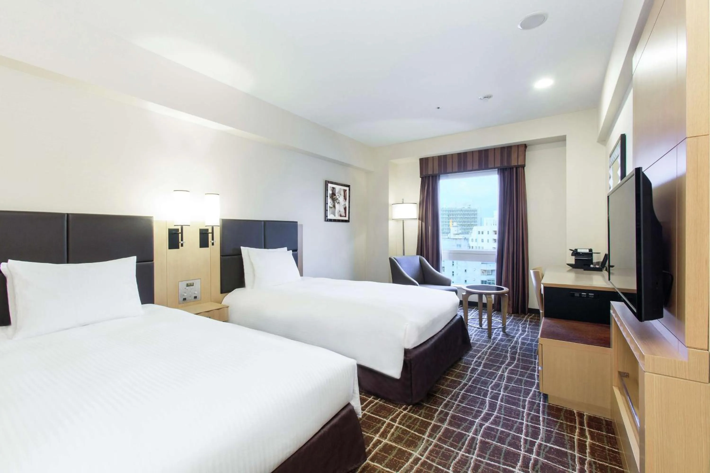 Deluxe Twin Room in DoubleTree by Hilton Naha