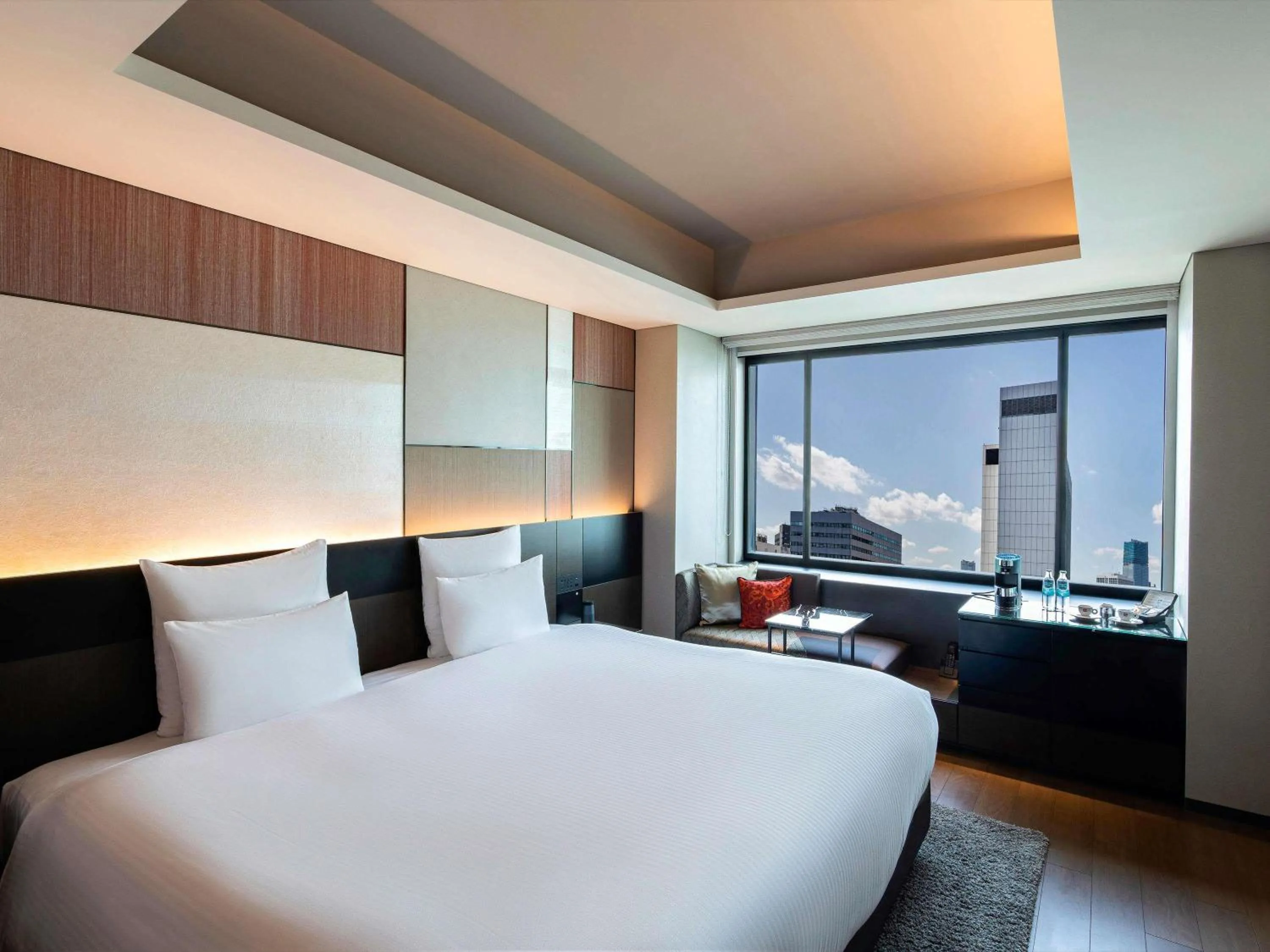 Deluxe Executive King Room with Lounge Access in Pullman Tokyo Tamachi