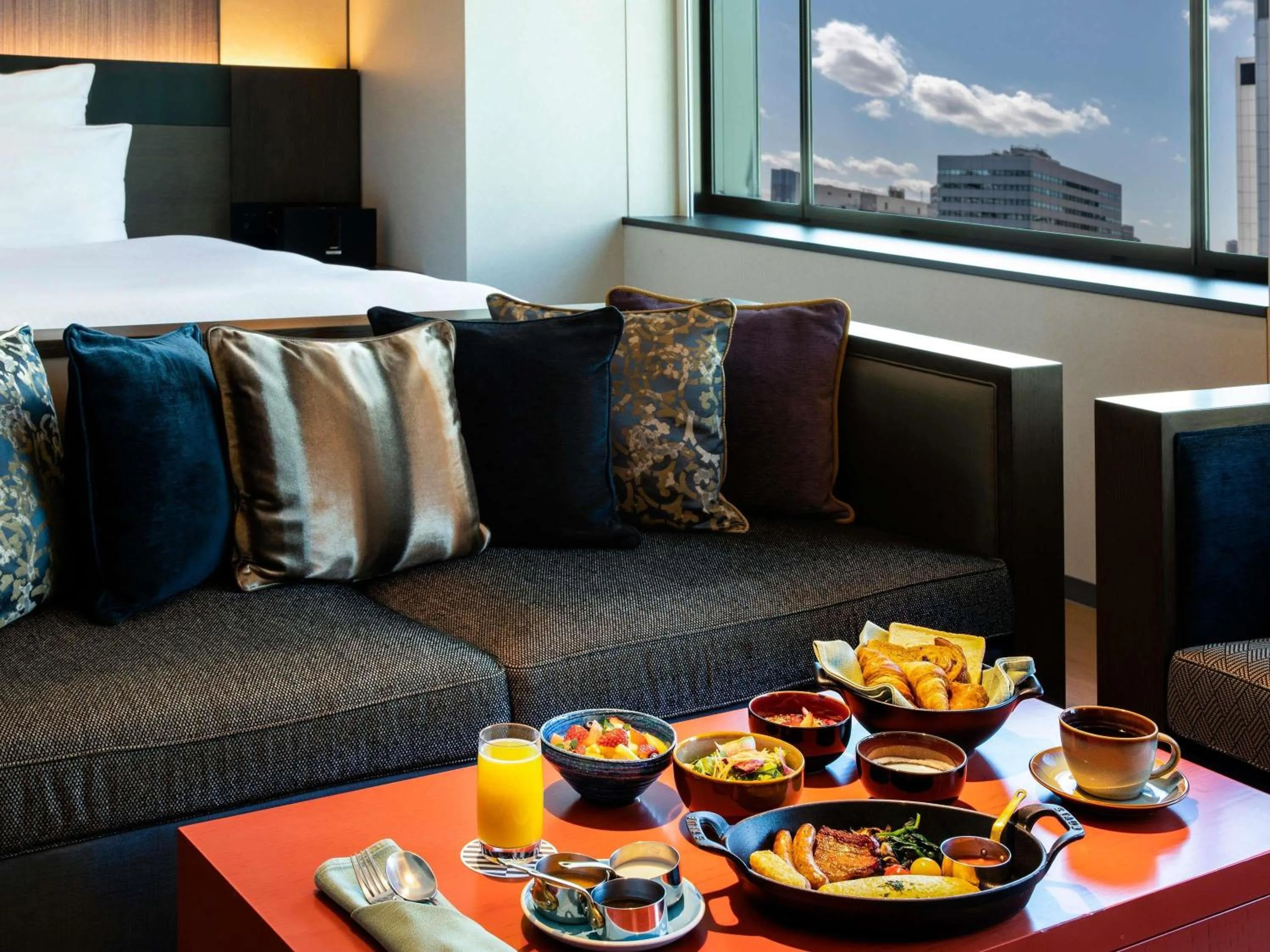 Superior King Suite with Lounge Access in Pullman Tokyo Tamachi