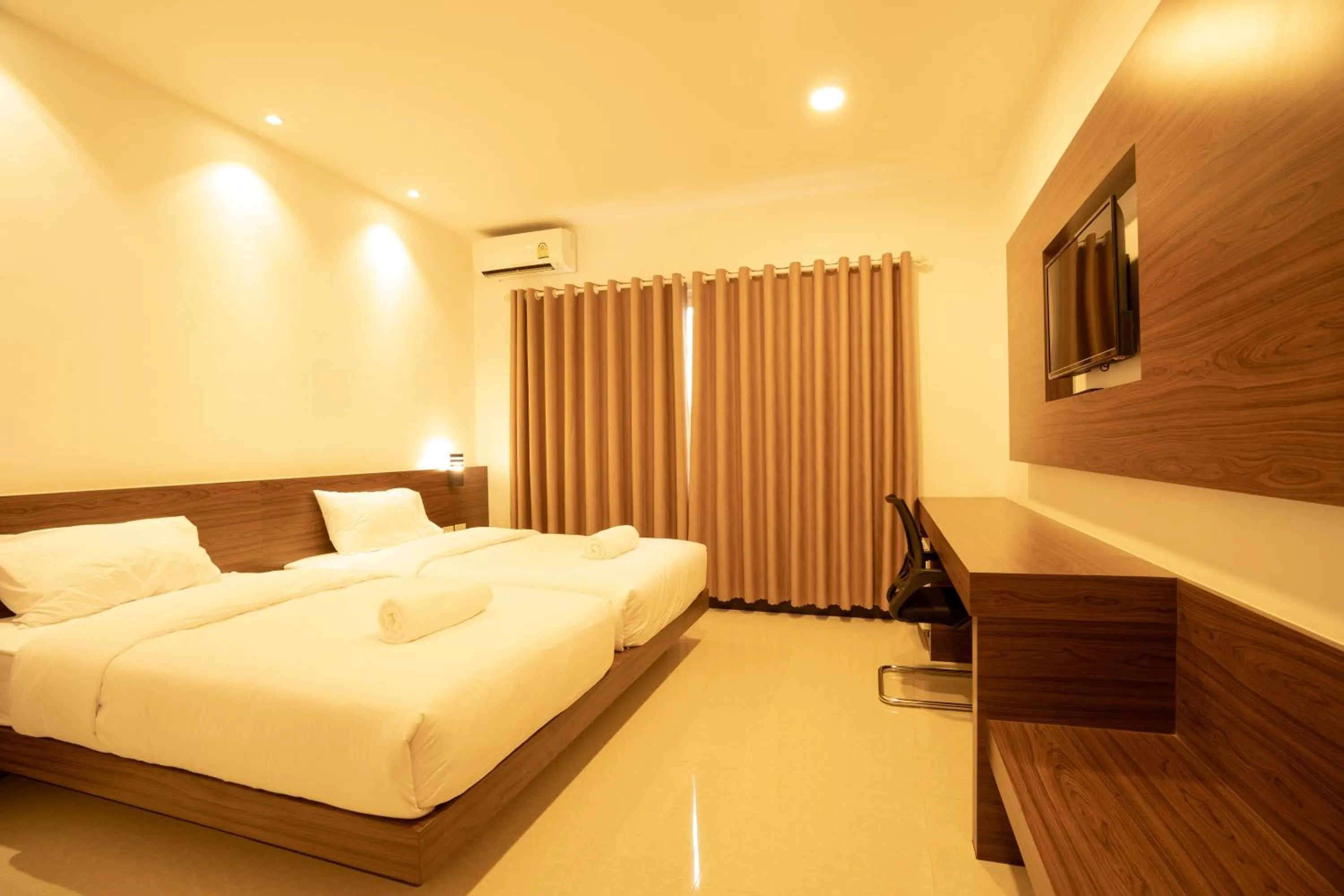 Superior Twin Room in Intouch Riverside Hotel